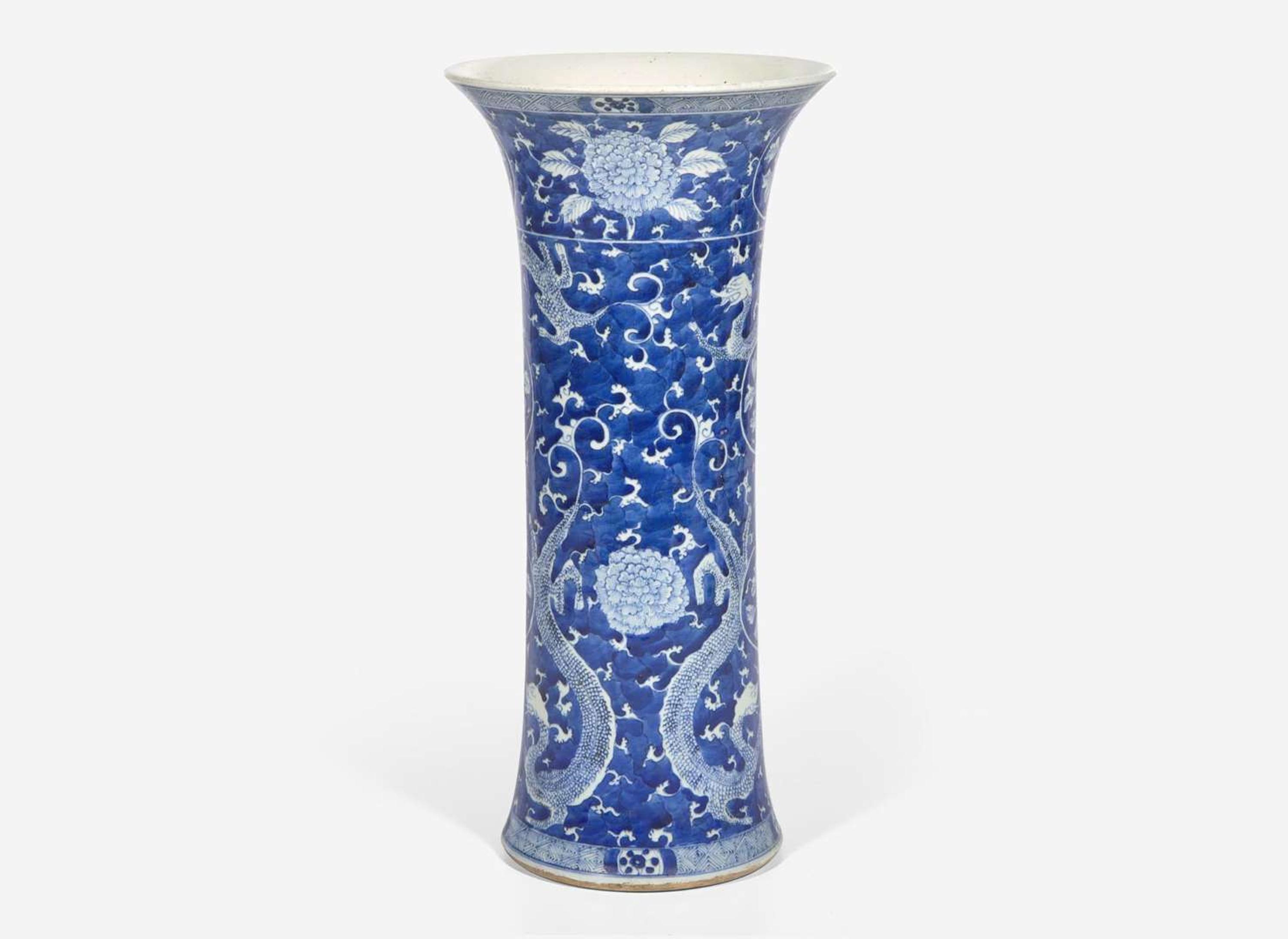 A Chinese blue and white porcelain flared beaker vase 青花花觚