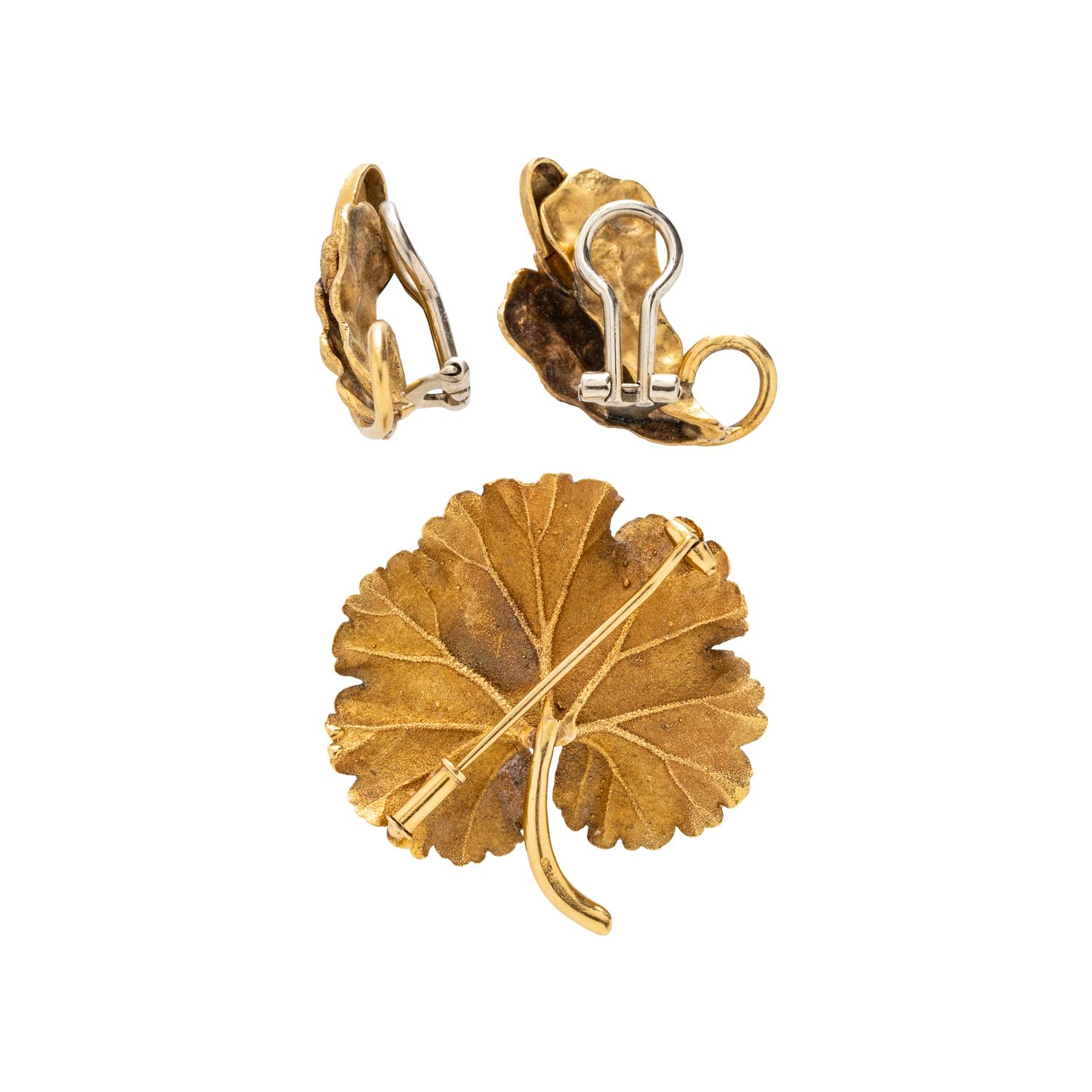 YELLOW GOLD LEAF BROOCH AND EARRINGS