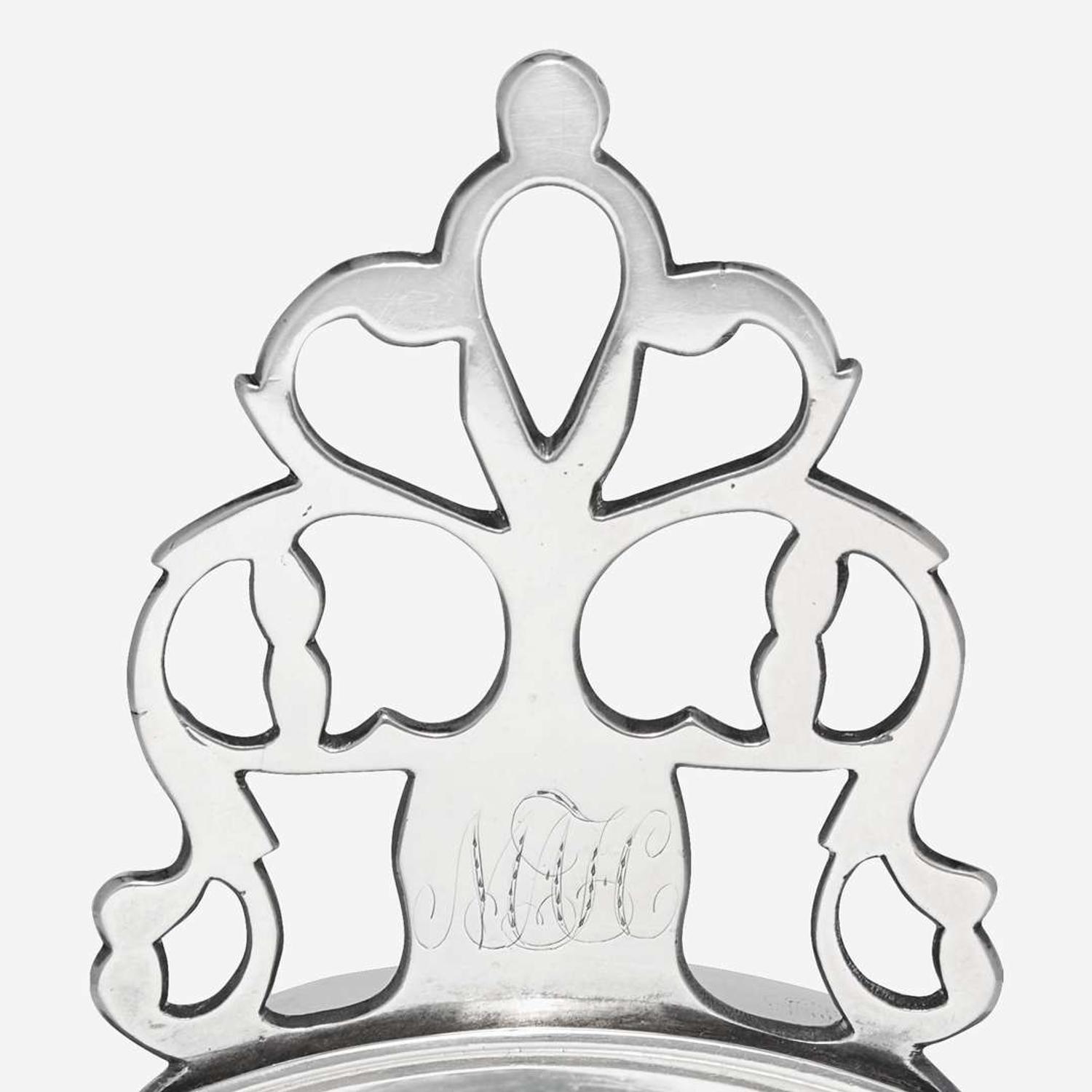 A silver porringer John Gladding Gibbs (1751-1797), Providence, RI, circa 1790
