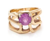 A Yellow Gold and Pink Sapphire Ring, 5.40 dwts.