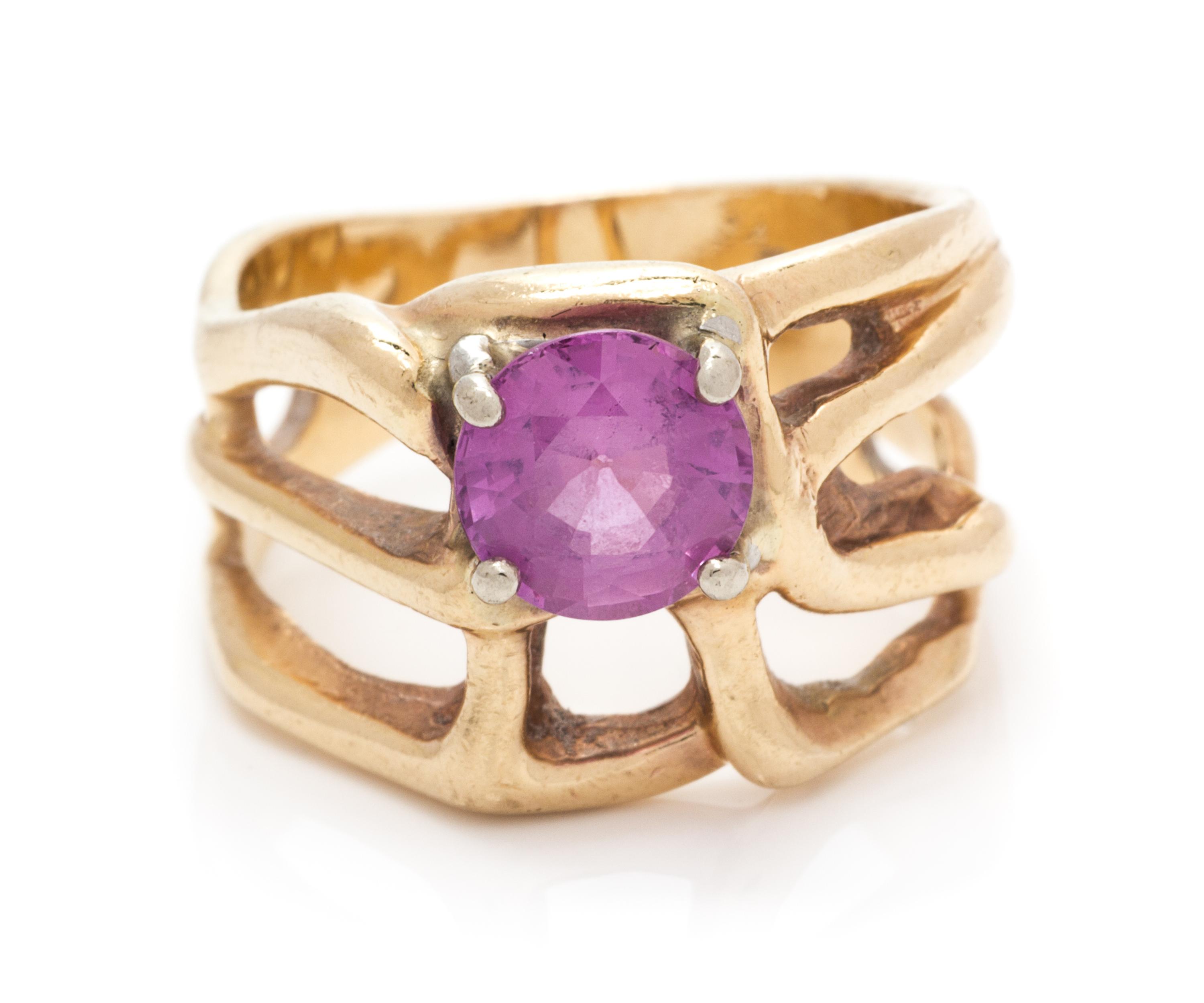 A Yellow Gold and Pink Sapphire Ring, 5.40 dwts.
