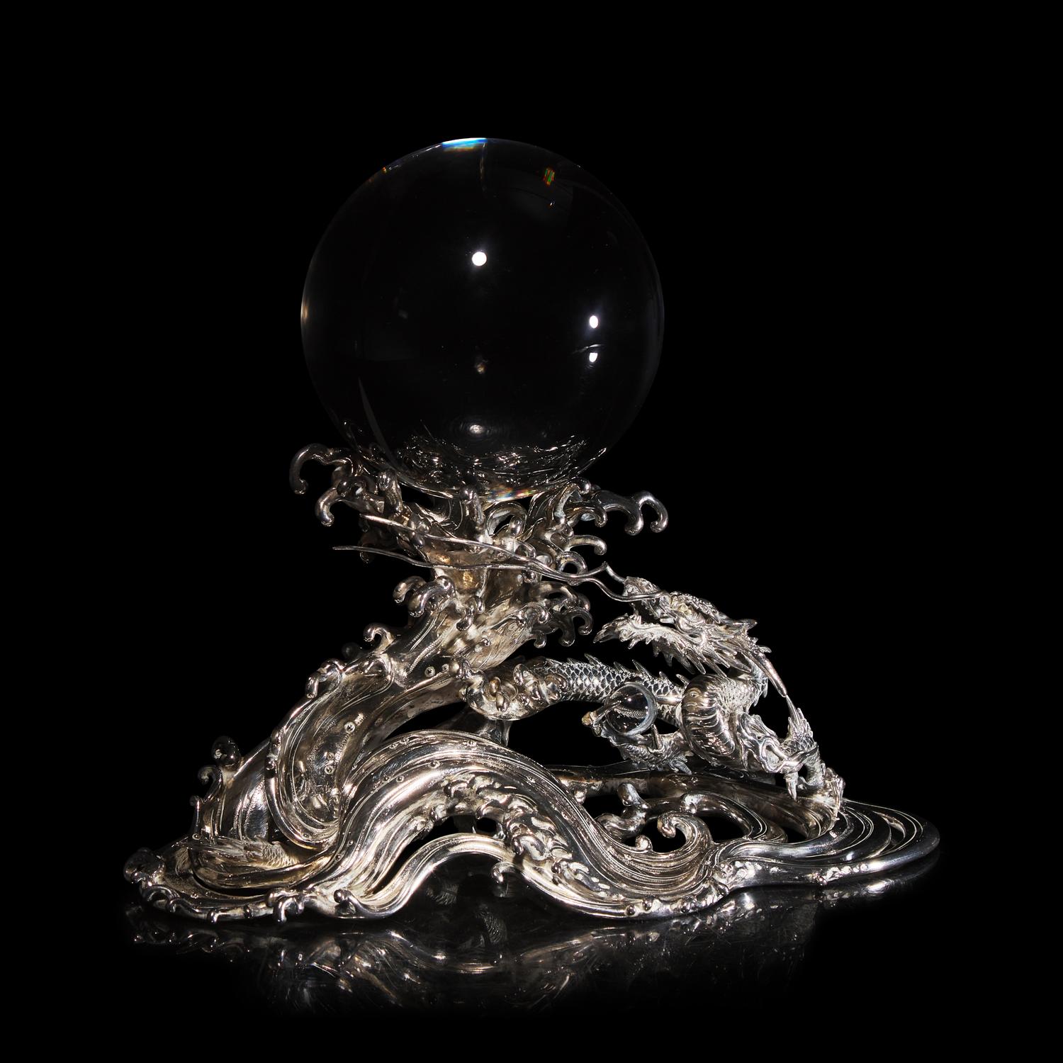 A Japanese Rock Crystal Sphere and Silver 'Dragon and Waves' Stand, Signed Yoshimasa Saku Meiji/Taisho Period 日本明治/大正時期 義正作潮を支配する珠と龍