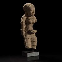 A Javanese terracotta figure of a female, possibly Majapahit 爪洼陶俑 或满者伯夷 13th-15th century ???????