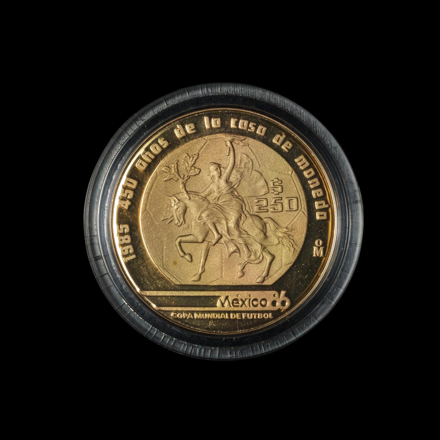 [MEXICO] A 1986 World Cup Commemorative 250 Peso Gold Proof