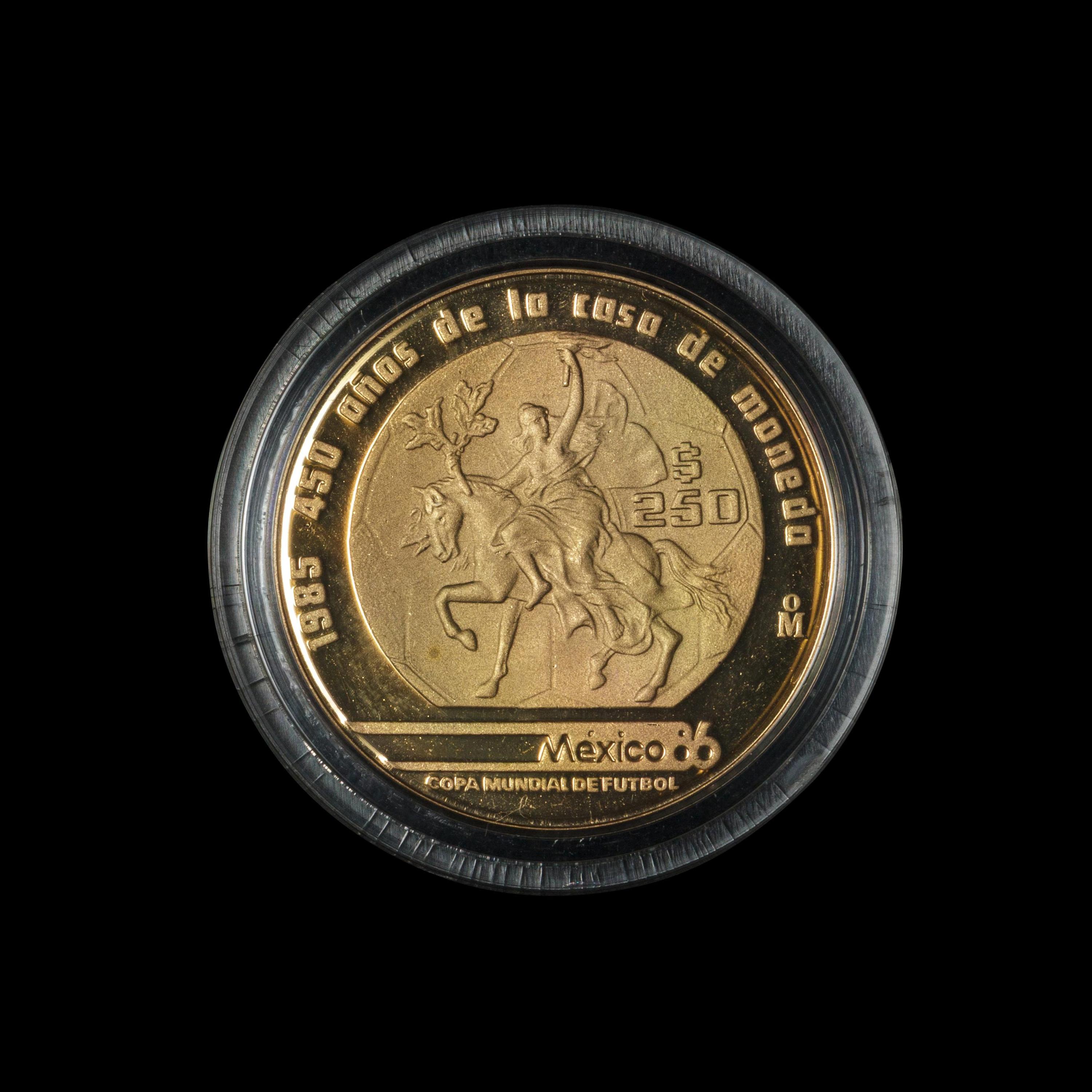 [MEXICO] A 1986 World Cup Commemorative 250 Peso Gold Proof