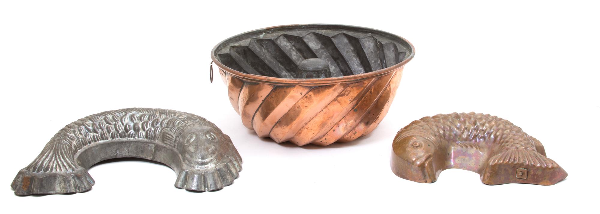 Three Vintage Copper Molds Diameter of largest 12 1/2 inches. — 19TH CENTURY
