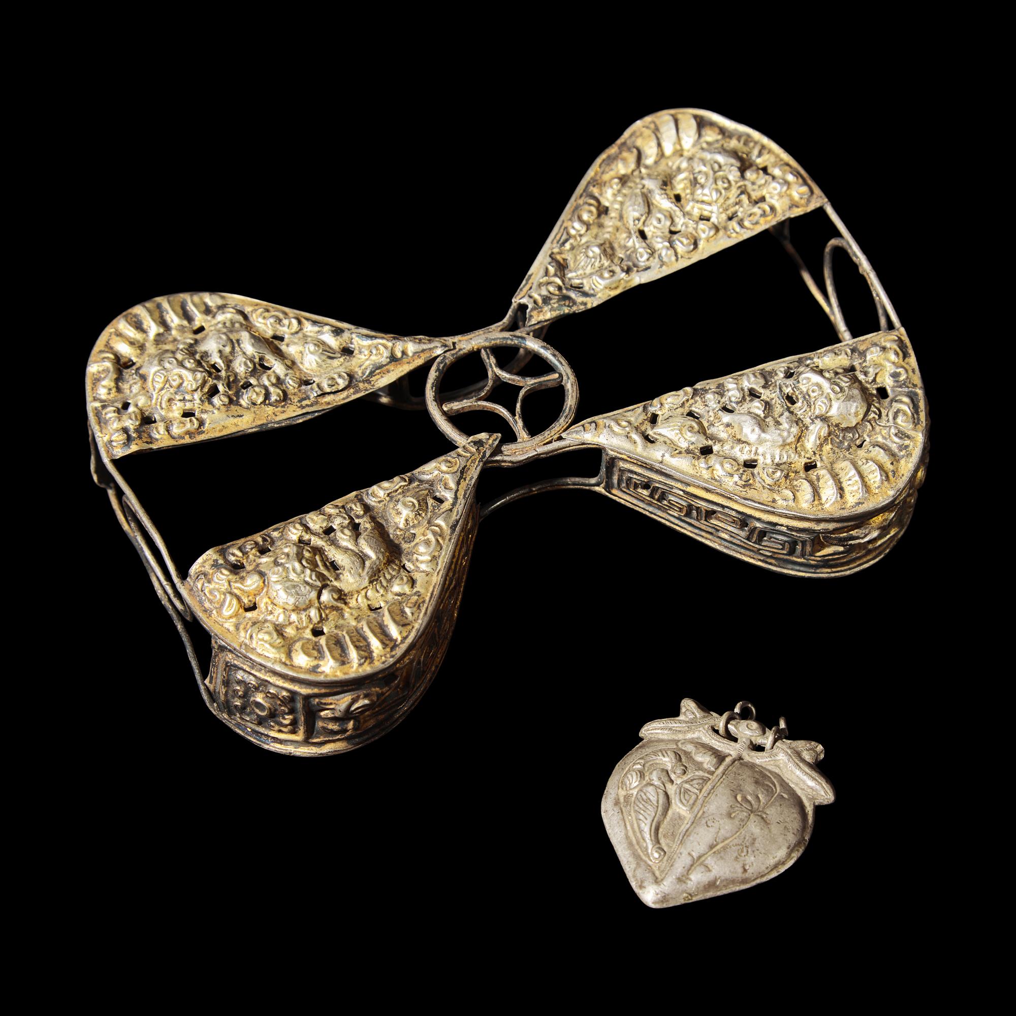 Four Chinese Gilt Silver and Silver Hair Ornaments, Qing Dynasty 清 銀鍍金如意双押发扁簪、嵌寶釵、佛獅紋髮飾及銀桃形帽飾