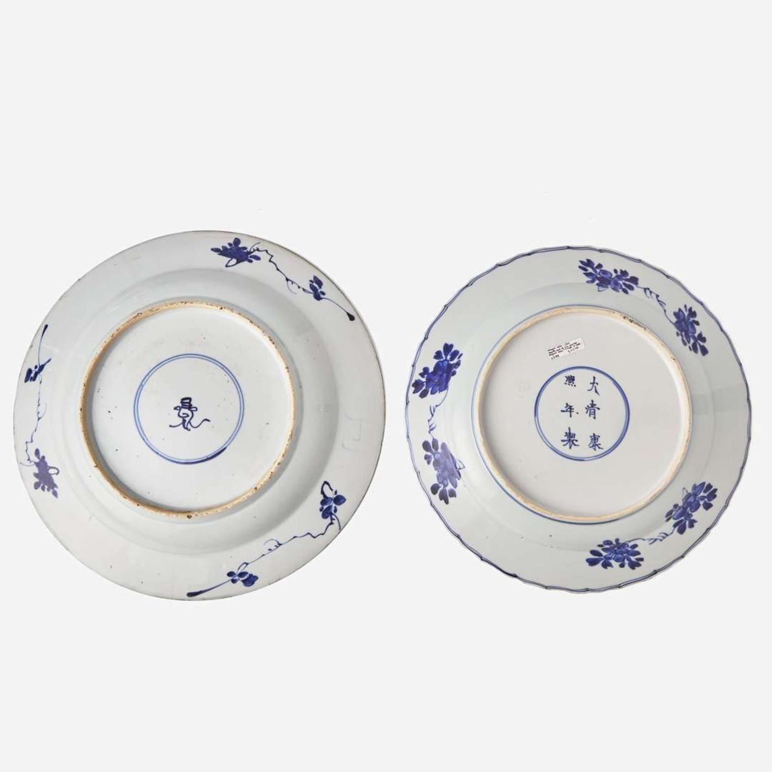 Two Chinese export porcelain blue and white chargers 外銷青花瓷盤兩隻 Kangxi period ? ??