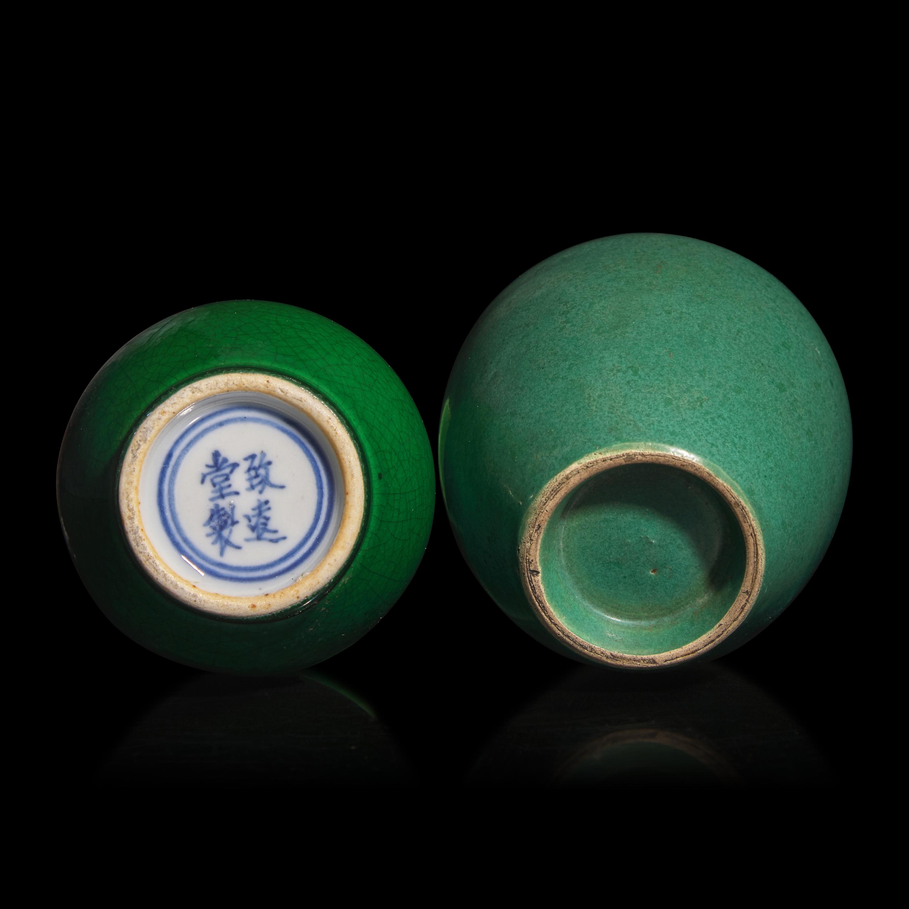 Two Chinese Green Glazed Porcelain Vessels, 19th Century — 清晚期 綠釉瓶罐一組兩件