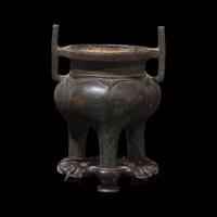 A Chinese Patinated Bronze Tripod Censer, Liding, Ming Dynasty or Earlier 明或更早 銅鬲鼎