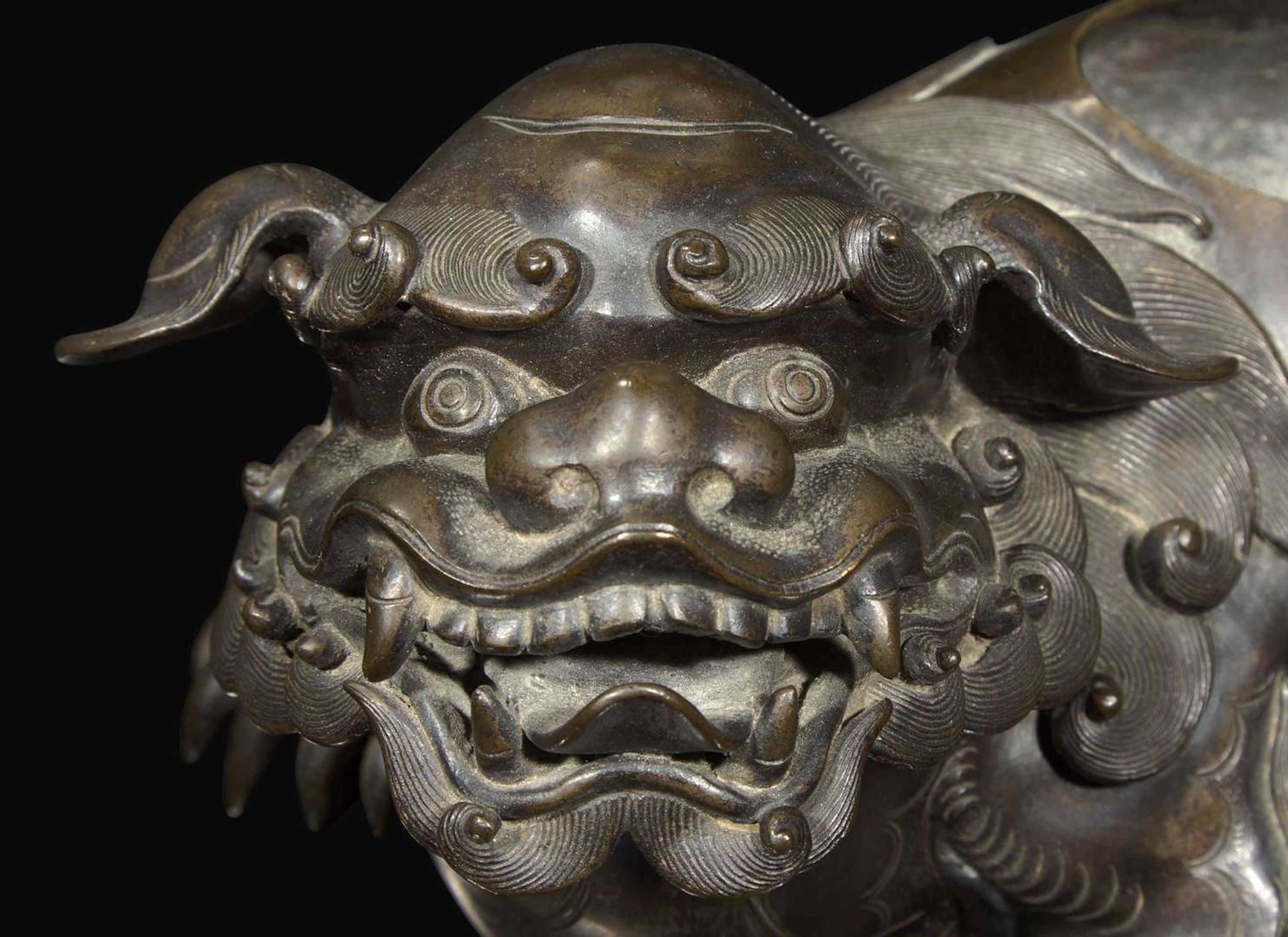 A Japanese patinated bronze "Shishi" censer, Edo to early Meiji period 日本加漆獅子香爐 幕府至明治初