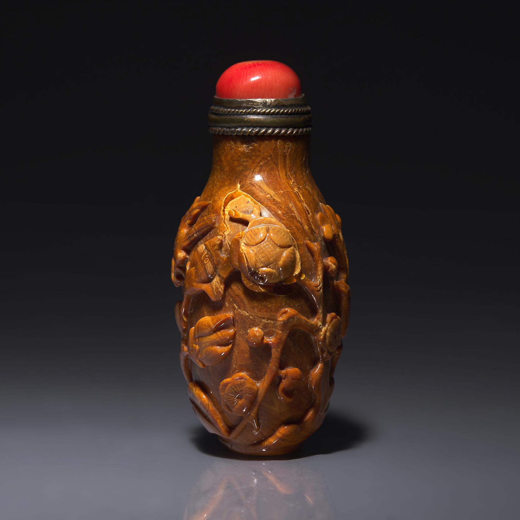 A Chinese Bird and Flower-Carved Root Amber Snuff Bottle 琥珀雕花鳥鼻烟壺