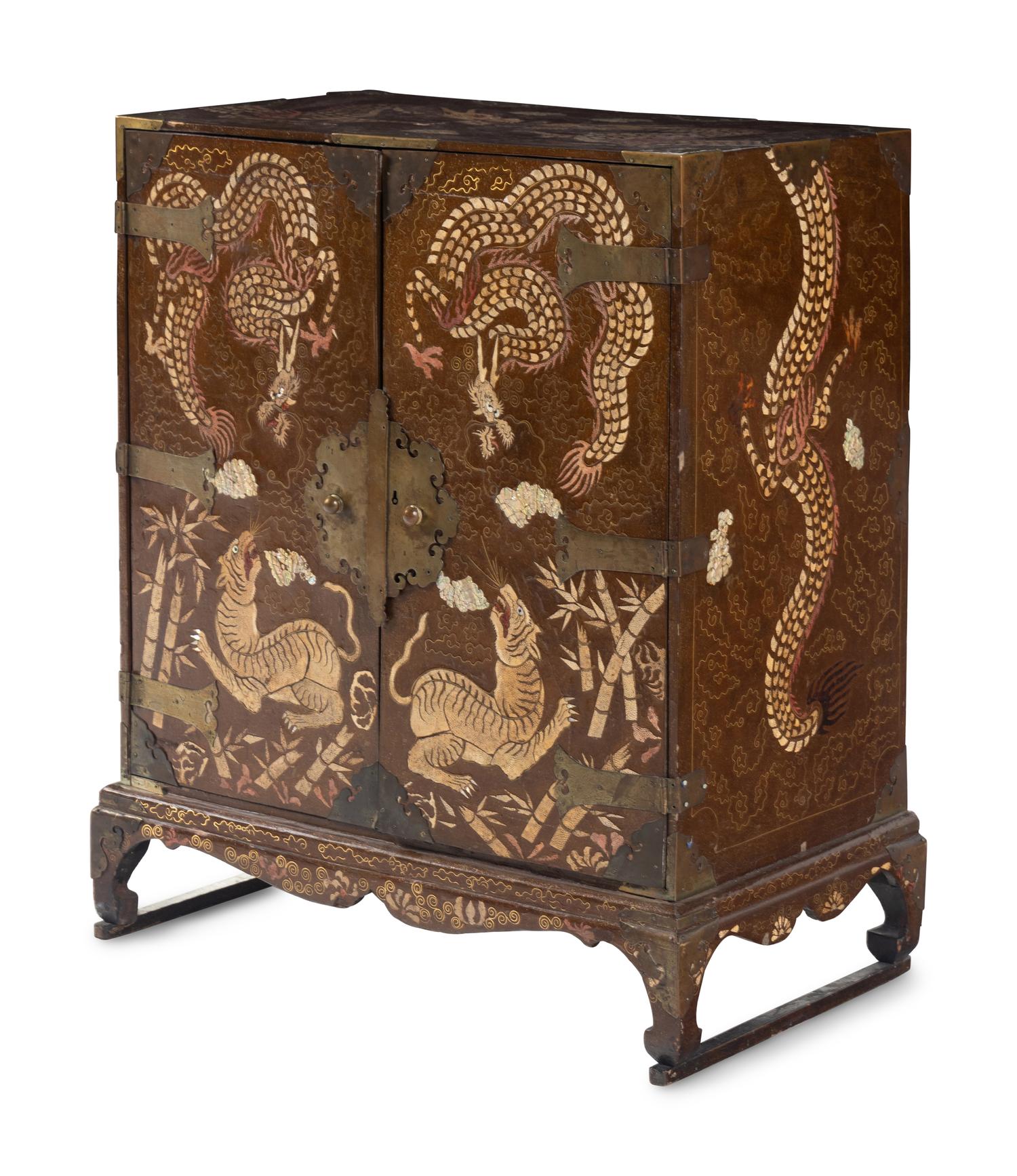 A Fine Korean Mother-of-Pearl, Shagreen, and Wire Inlaid Two-Door Chest, Joseon Period 李氏朝鮮 黑漆鑲螺鈿方角櫃
