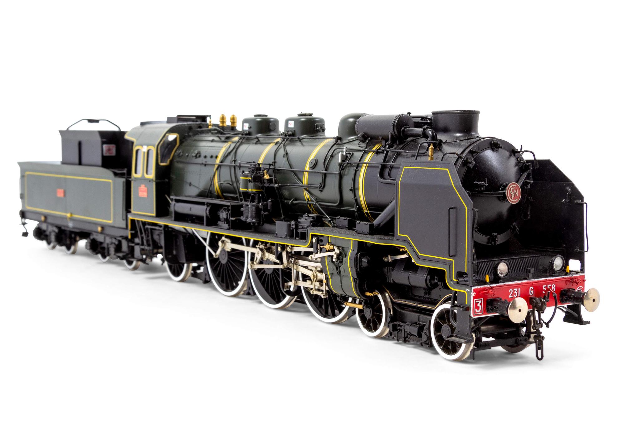 A Fulgurex Polychrome O-Gauge S.N.C.F 4-6-2 Locomotive and Tender