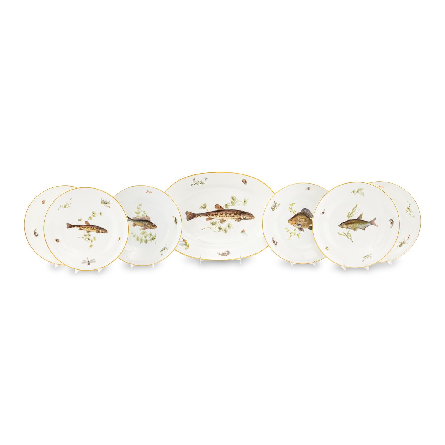 A Richard Ginori Quenelle Porcelain Fish Service