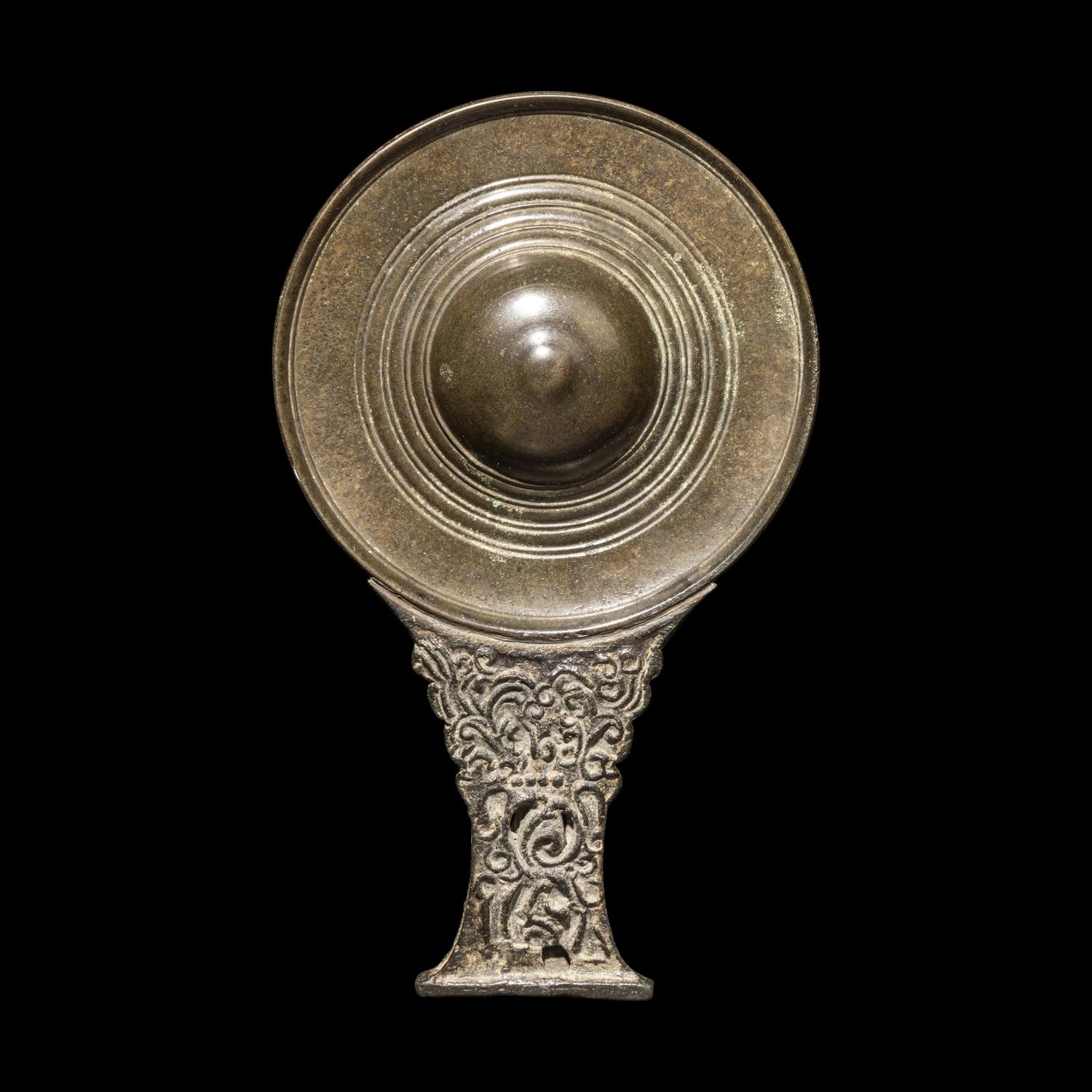 An Indonesia Bronze Mirror, Eastern Java, 10th-11th Century 印尼東爪窪10-11世紀 青銅手把鏡