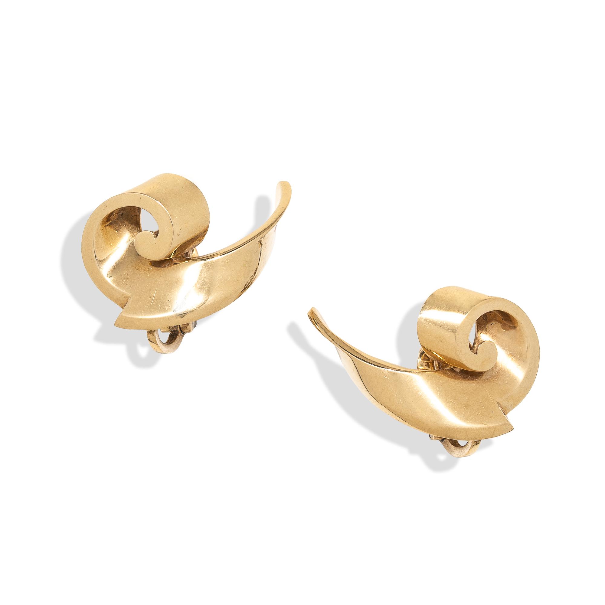 TRABERT & HOEFFER-MAUBOUSSIN, YELLOW GOLD EARRINGS
