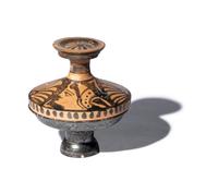 An Apulian Red-Figured Lekanis