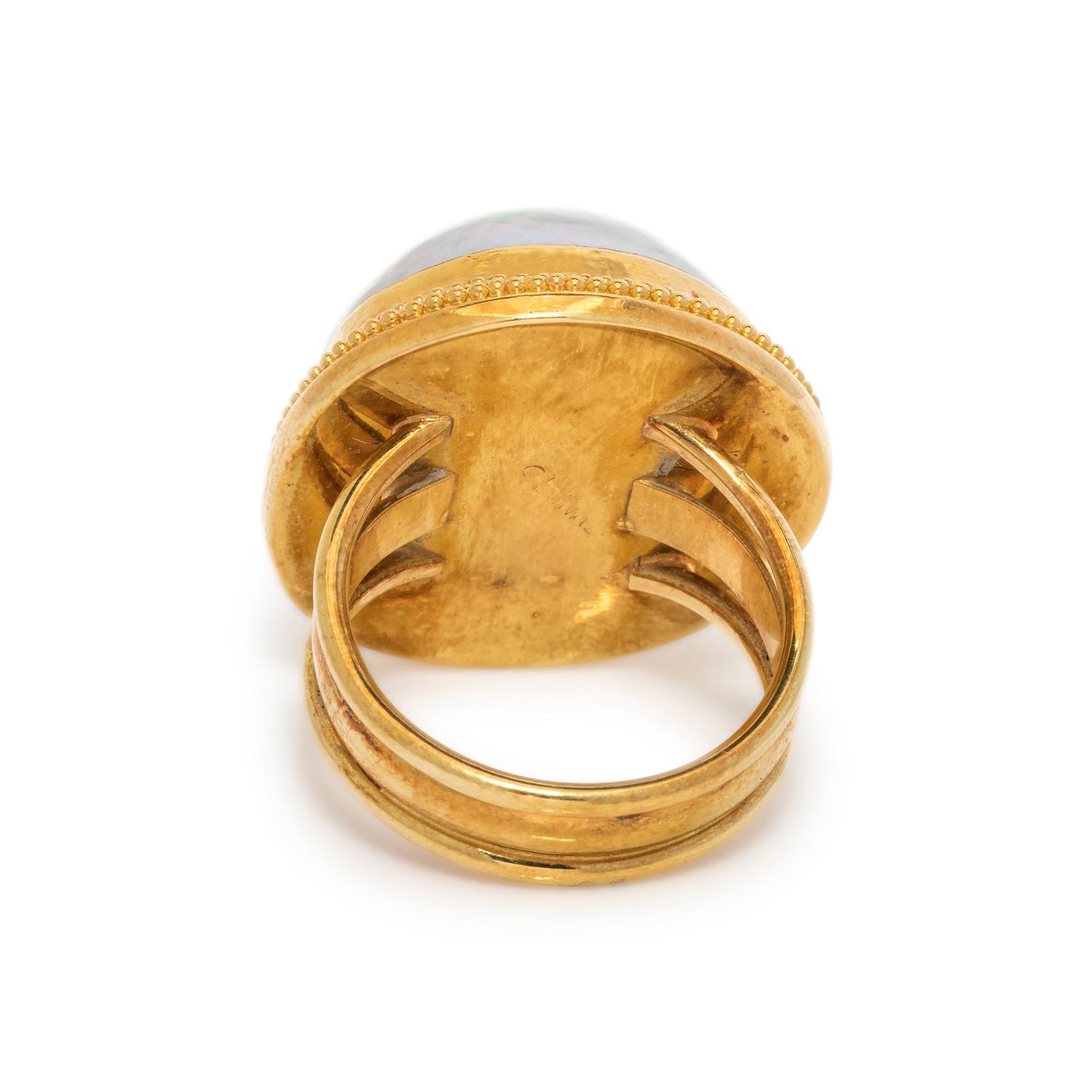 LUNA FELIX GOLDSMITH, YELLOW GOLD AND CULTURED BAROQUE MABE PEARL RING