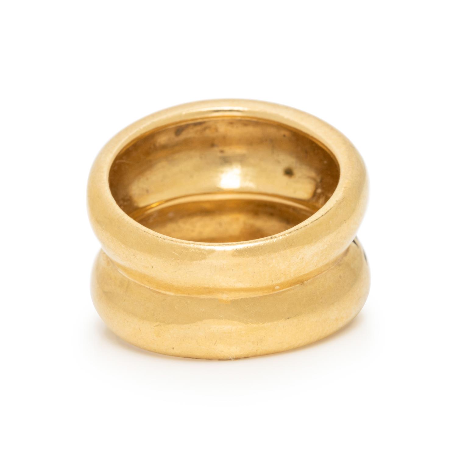 YELLOW GOLD AND ENAMEL RING