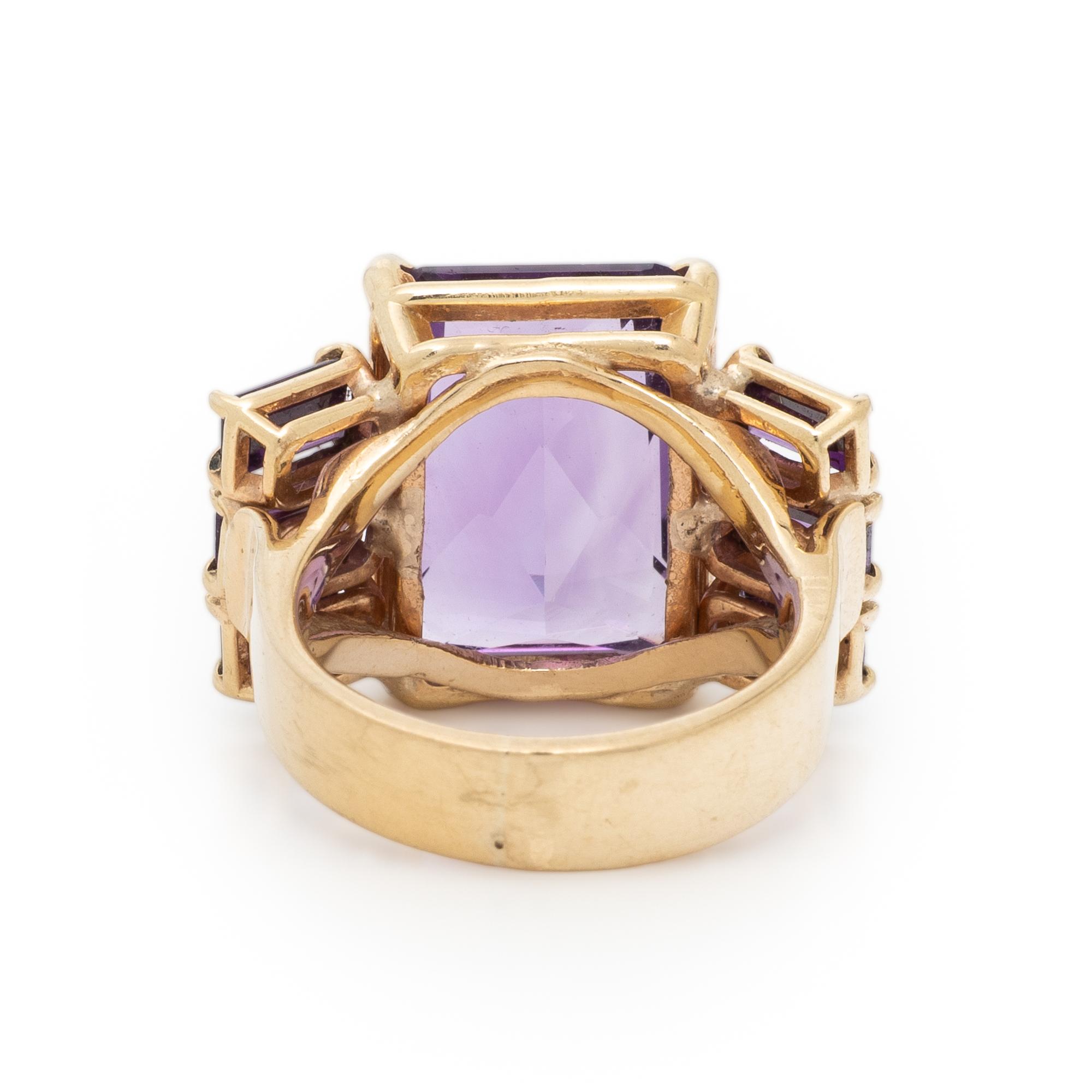 AMETHYST AND YELLOW GOLD RING