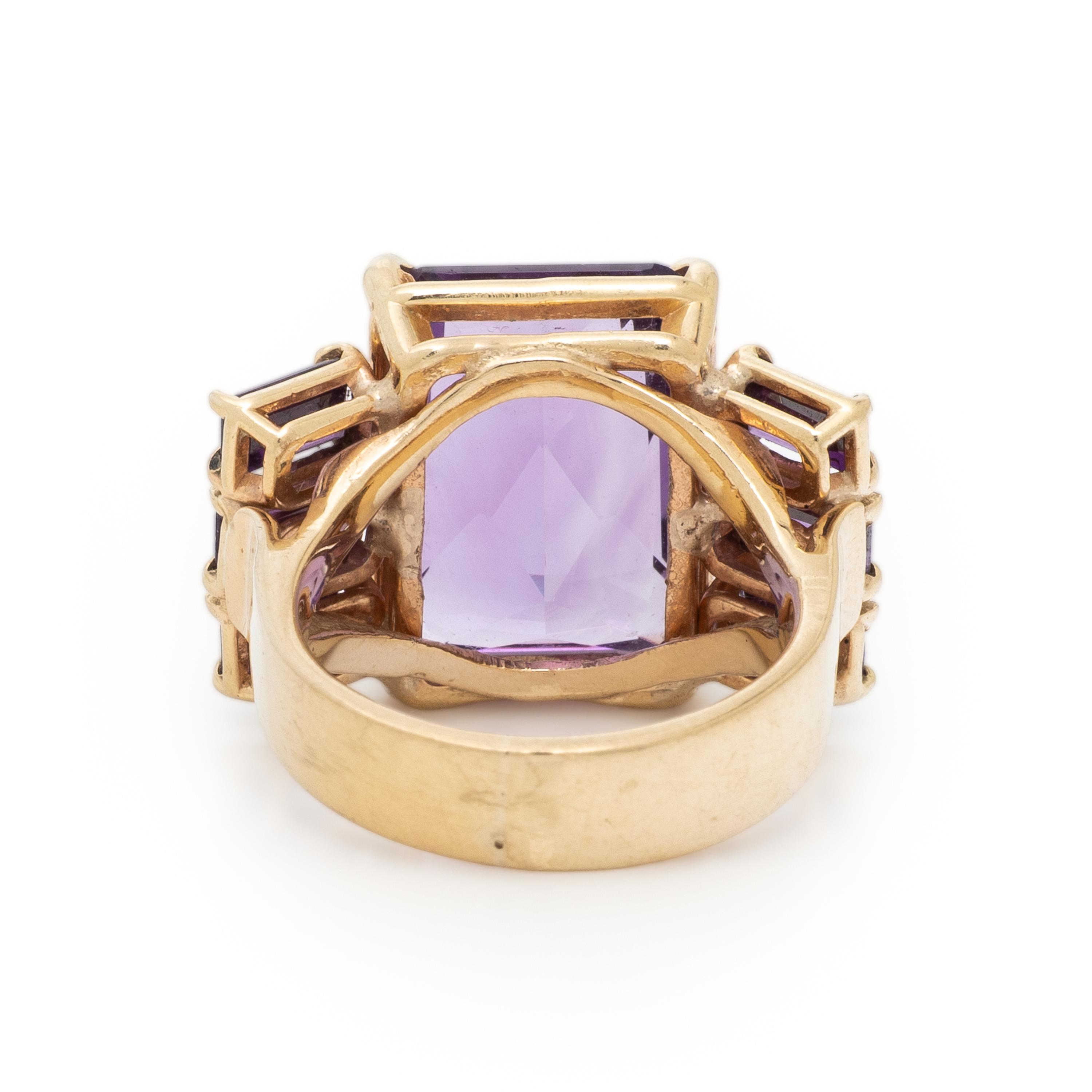 AMETHYST AND YELLOW GOLD RING