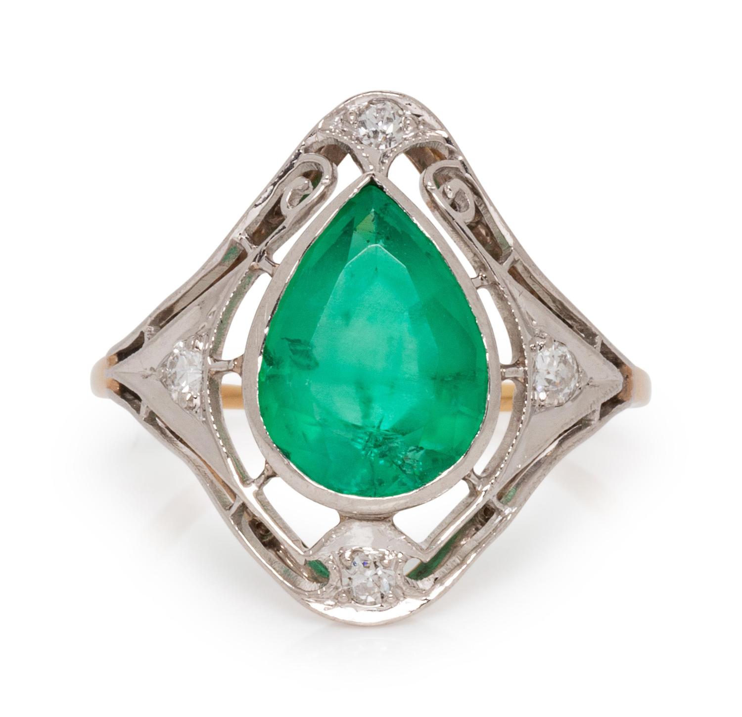 EMERALD AND DIAMOND RING