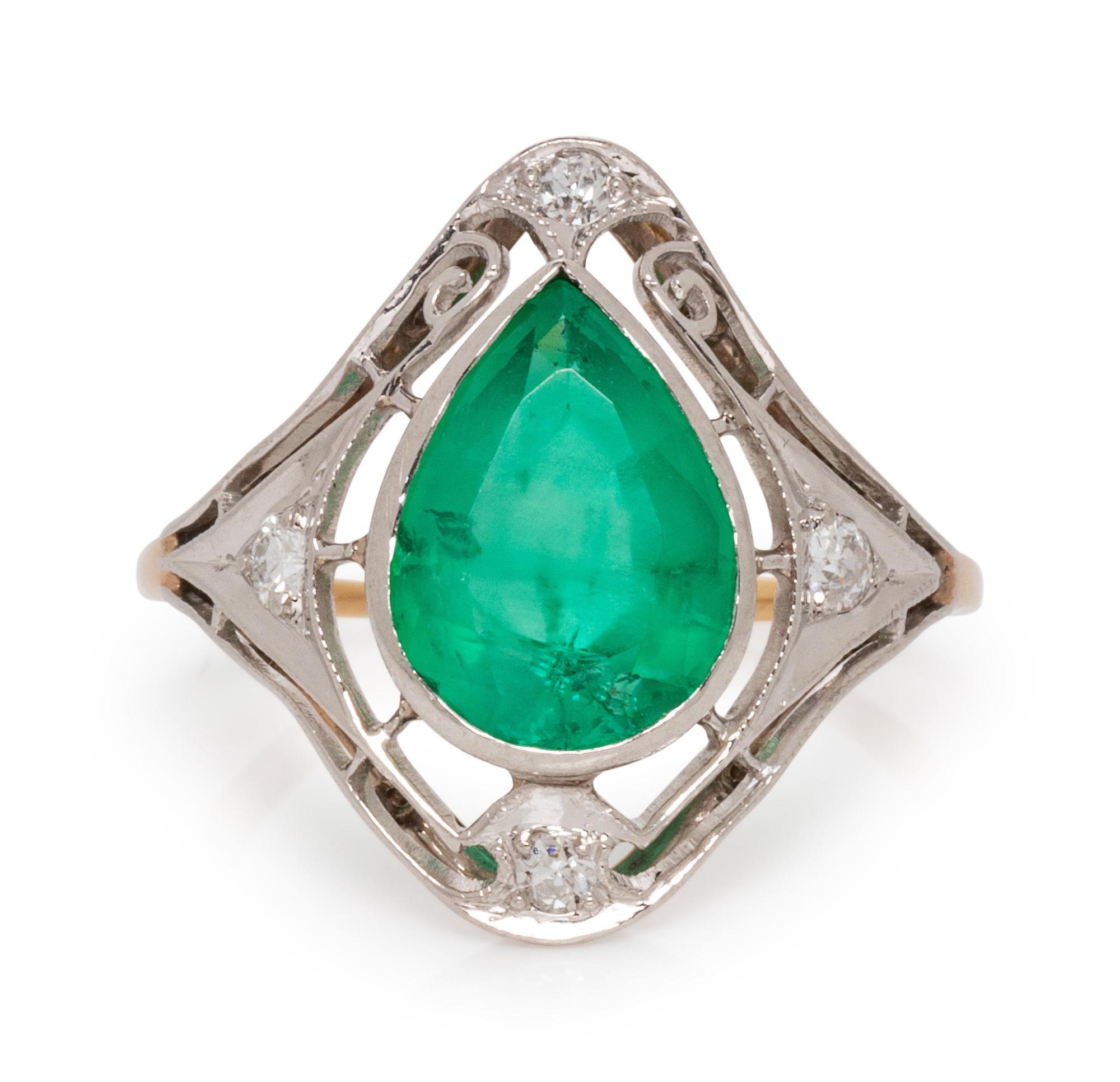 EMERALD AND DIAMOND RING