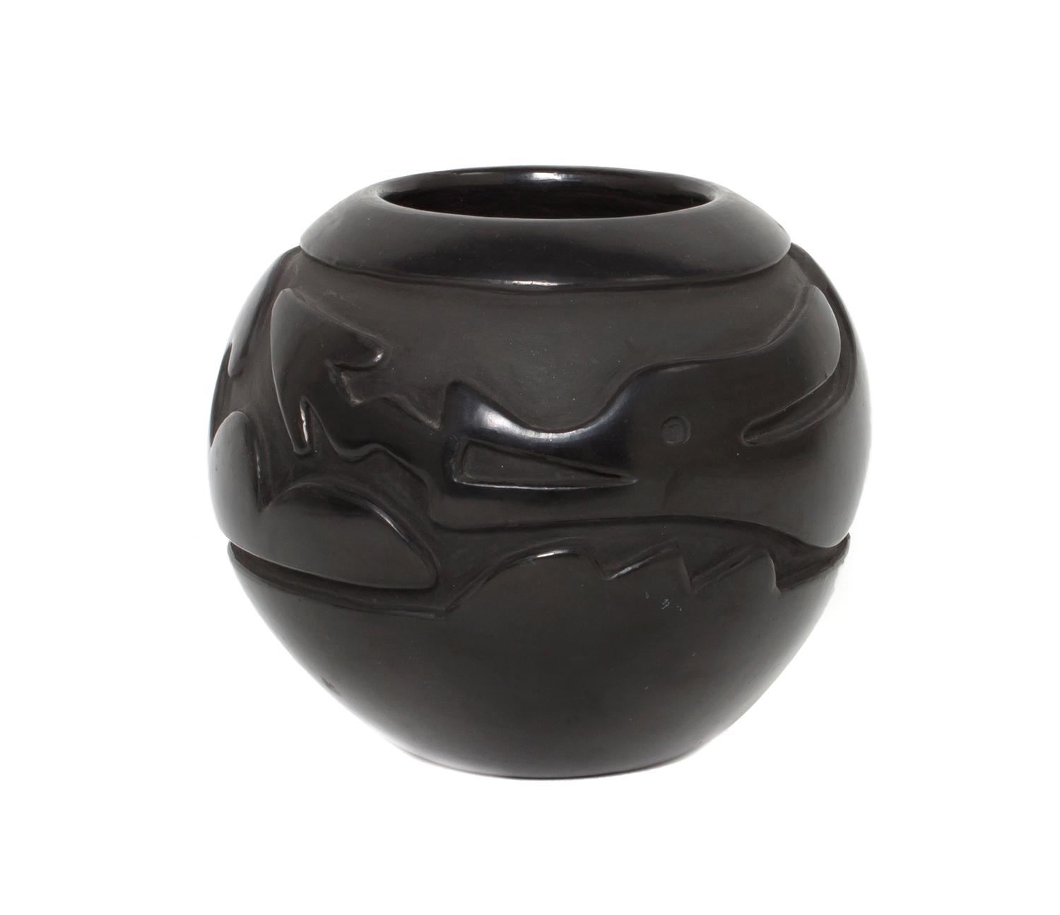 Mary Cain (1916-2010), Santa Clara Height 5 x diameter 5 1/2 inches.