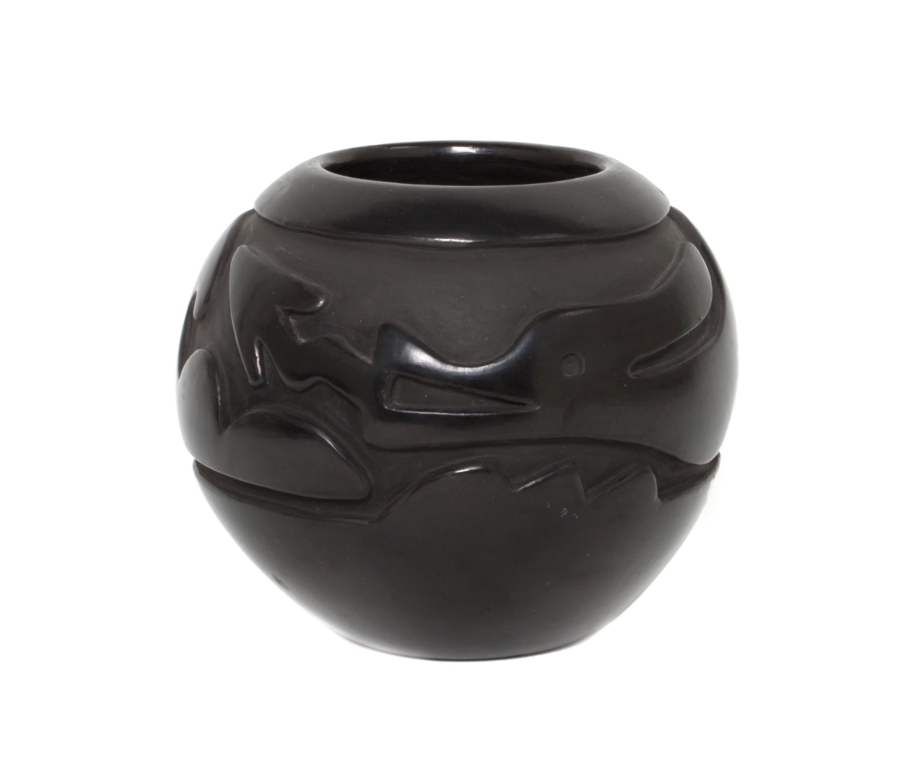Mary Cain (1916-2010), Santa Clara Height 5 x diameter 5 1/2 inches.