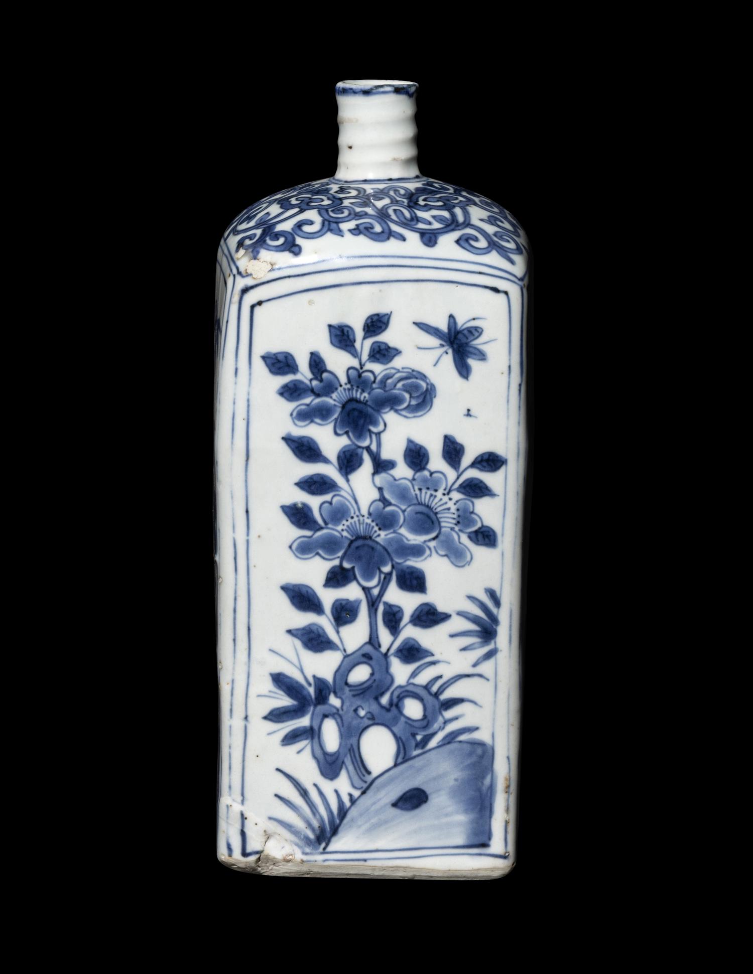 A Chinese Blue and White Porcelain Wine Bottle