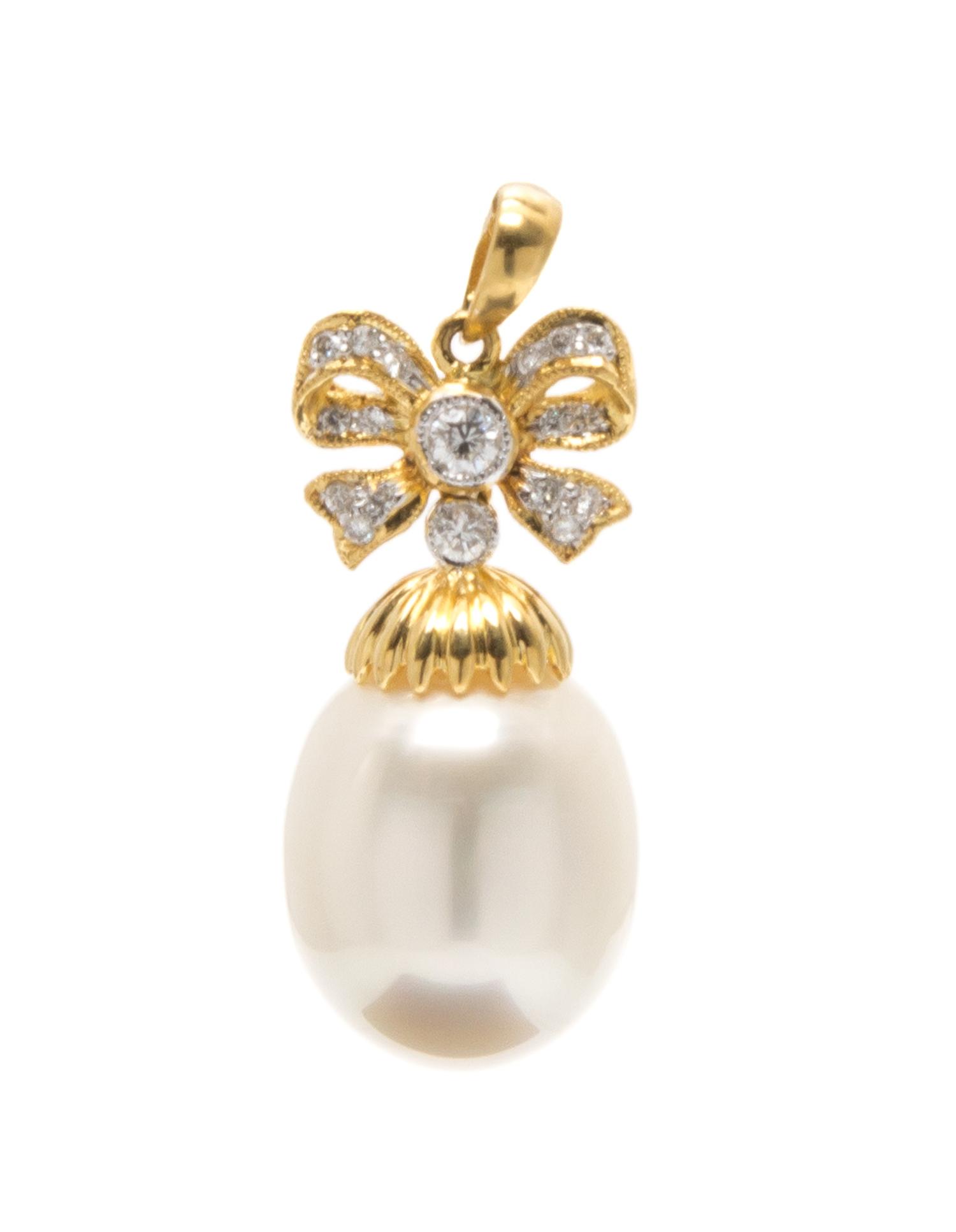 Am 18 Karat Yellow Gold, Cultured Pearl and Diamond Pendant, 4.40 dwts.