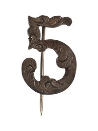 Silver engraved regimental number "5" as seen in 5th Ohio Volunteer Infantry Regiment photography.