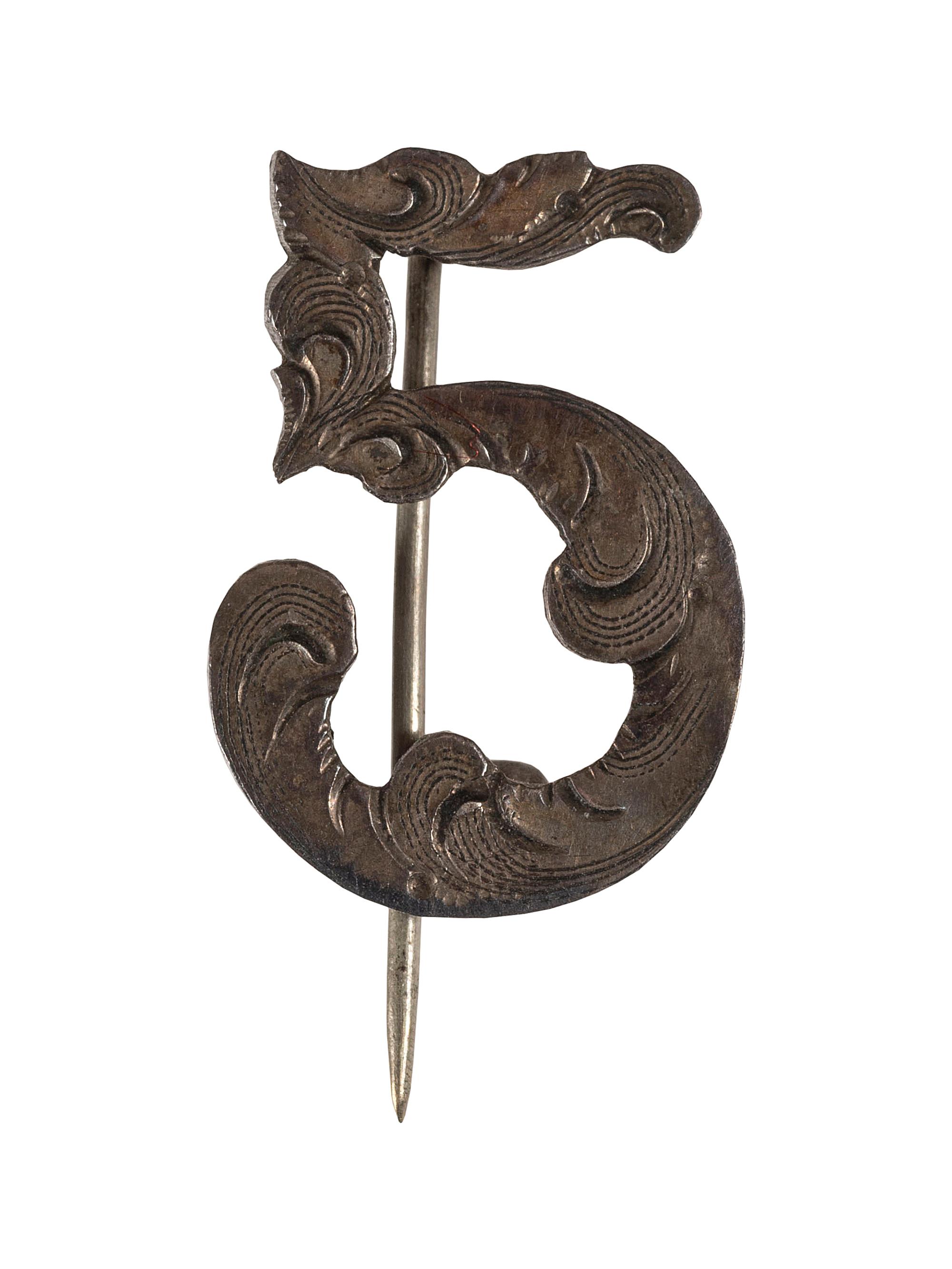 Silver engraved regimental number "5" as seen in 5th Ohio Volunteer Infantry Regiment photography.