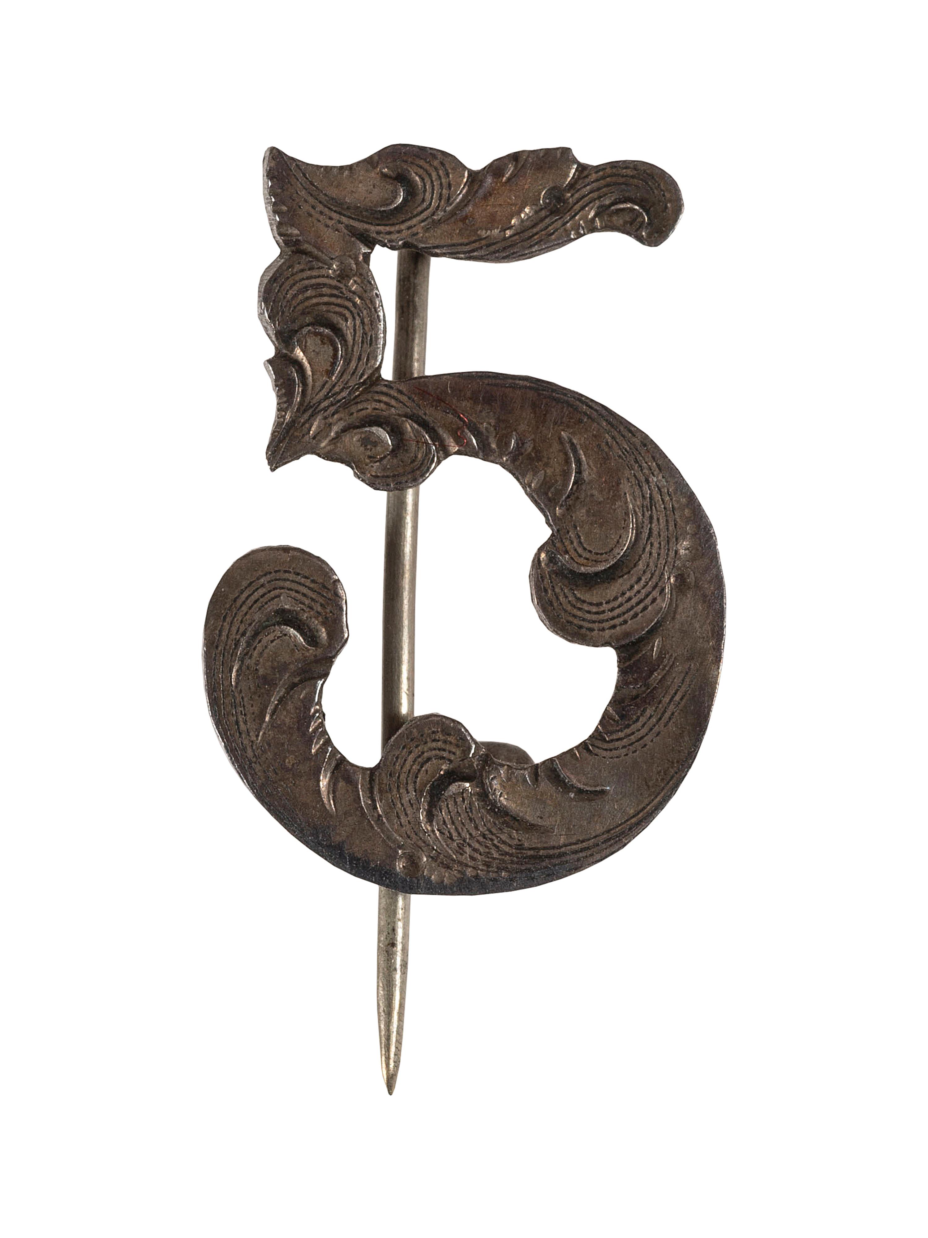 Silver engraved regimental number "5" as seen in 5th Ohio Volunteer Infantry Regiment photography.
