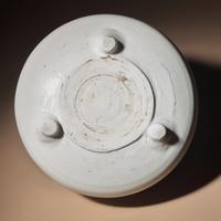 A Large Chinese Blanc-de-Chine Porcelain Incense Burner, Early Qing Dynasty — 清早期 德化白瓷大三足爐
