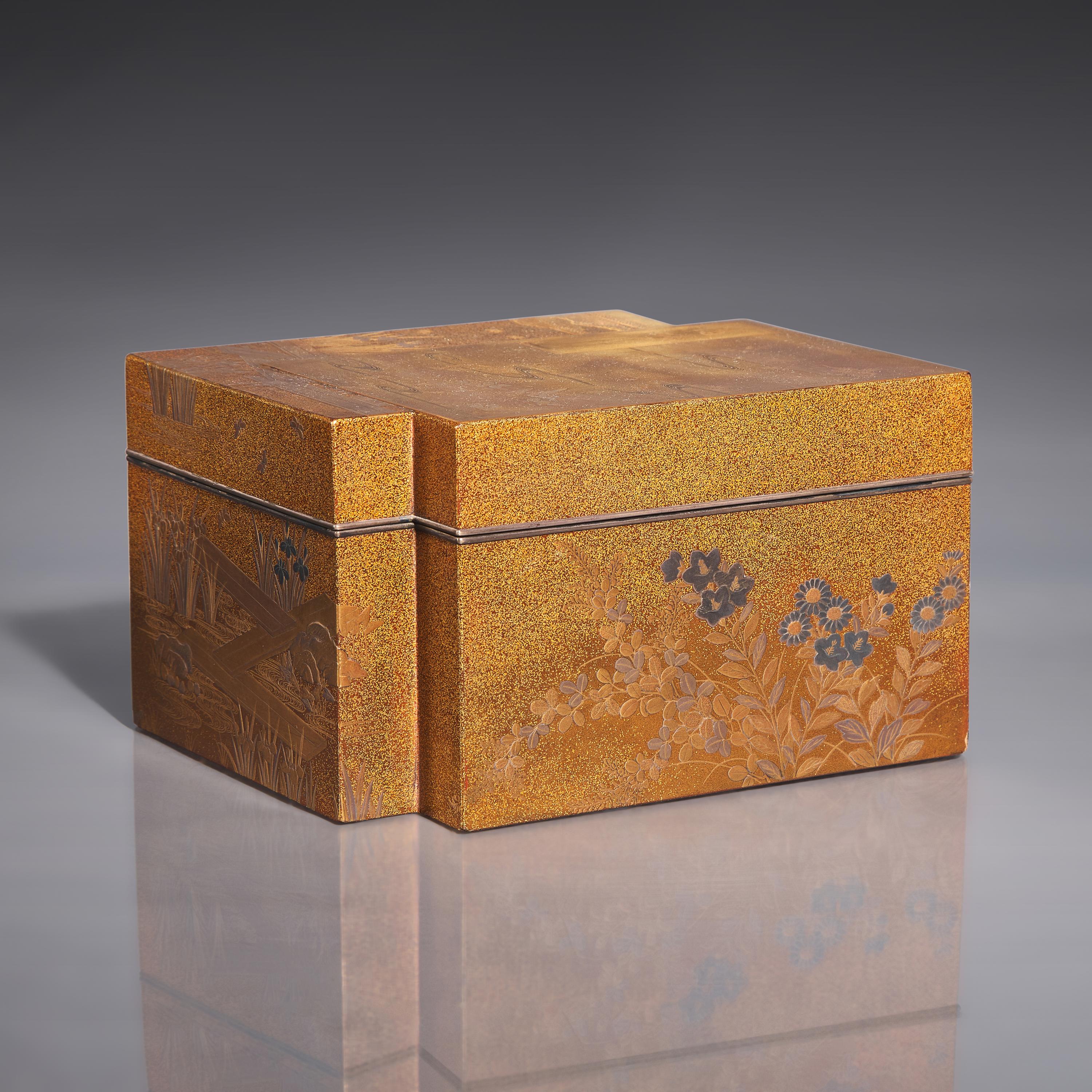 A Japanese Gilt Lacquer Book-Form Box, Late Edo to Meiji Period, Late 18th to 19th Century — 日本江戶時代 金漆蒔繪仿書蓋盒