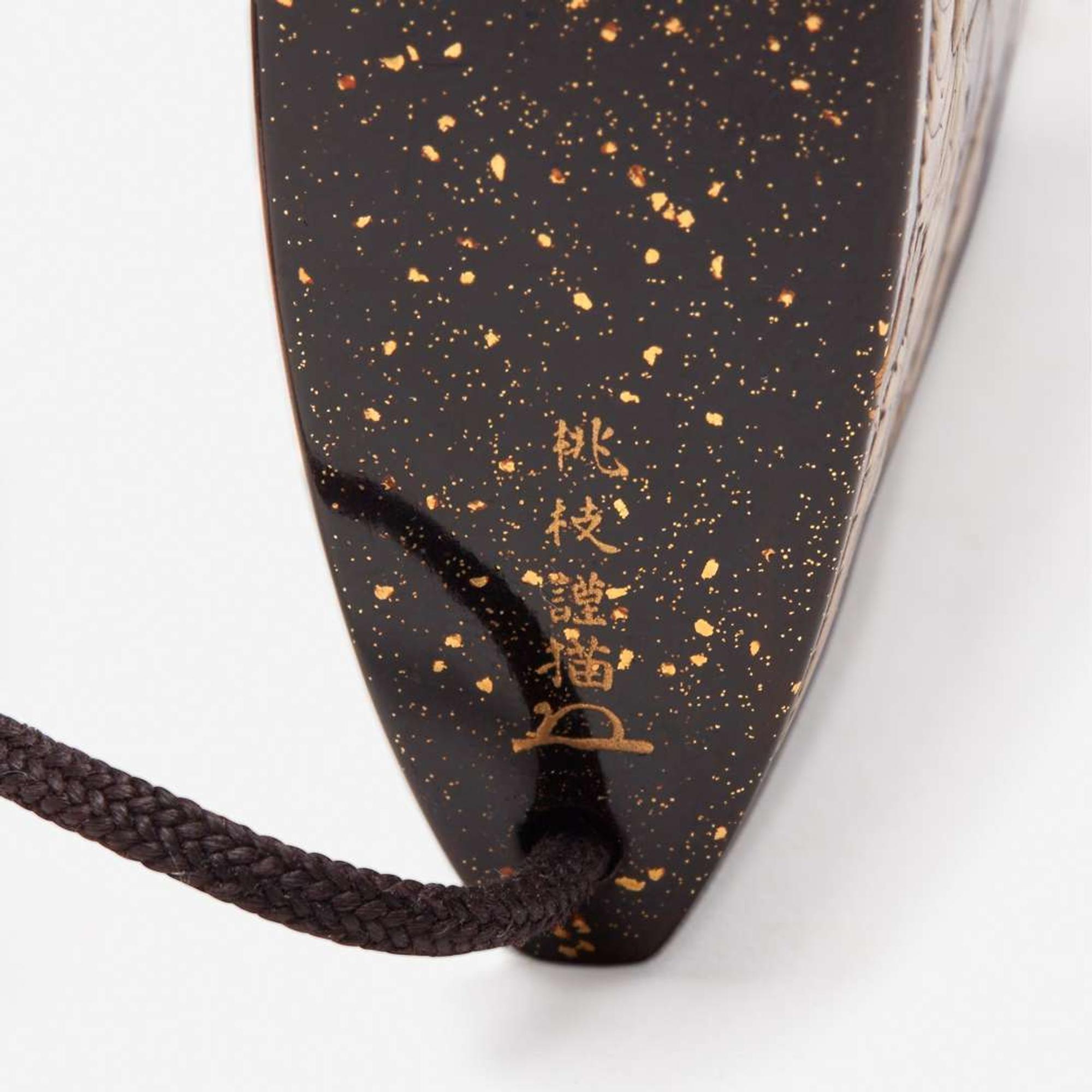 A Japanese lacquer inro, signed Toshi 日本印笼 桃山谨描 19th century ????