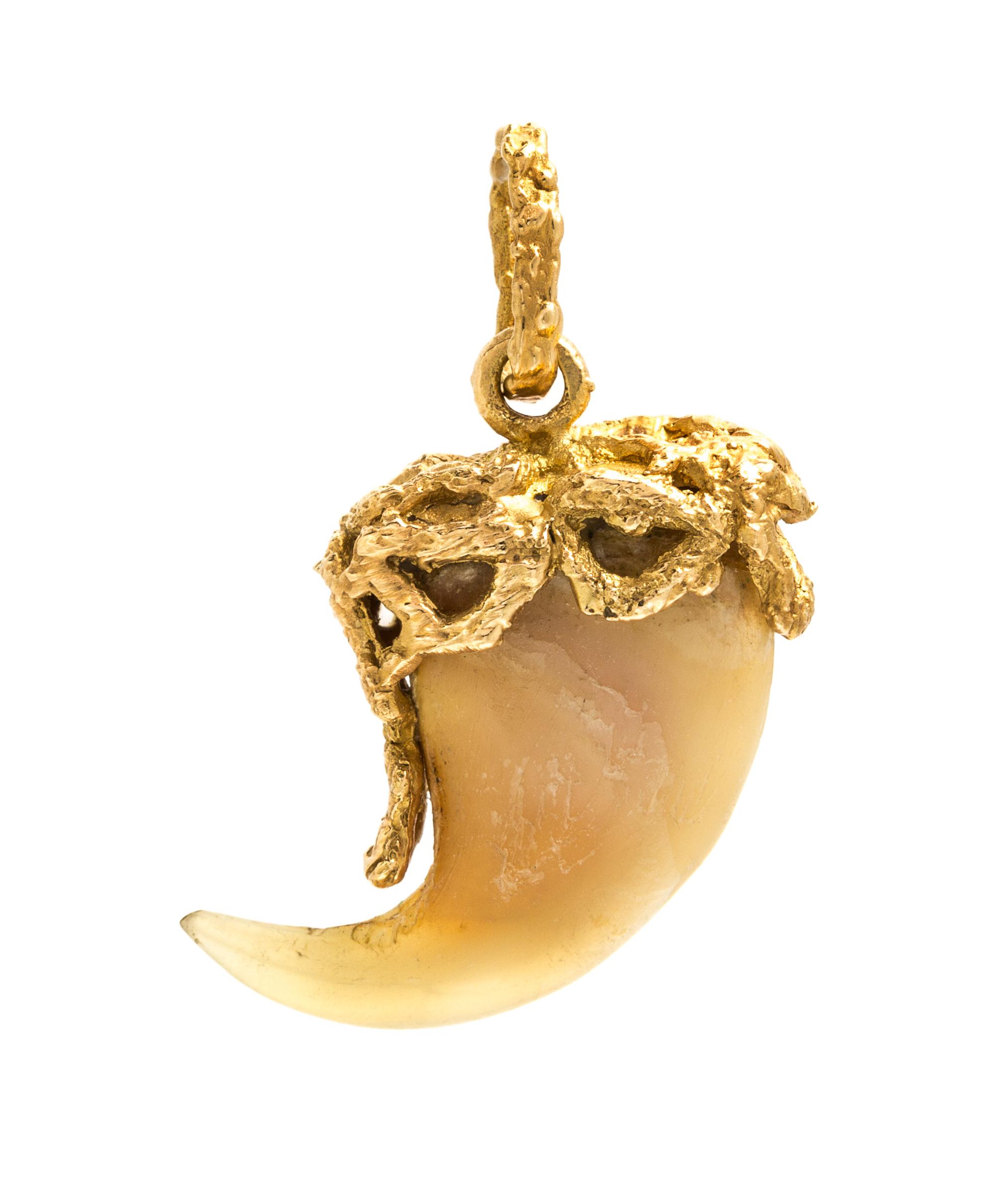 A Vintage 18 Karat Yellow Gold Tiger Claw Pendant. 6.90 dwts.