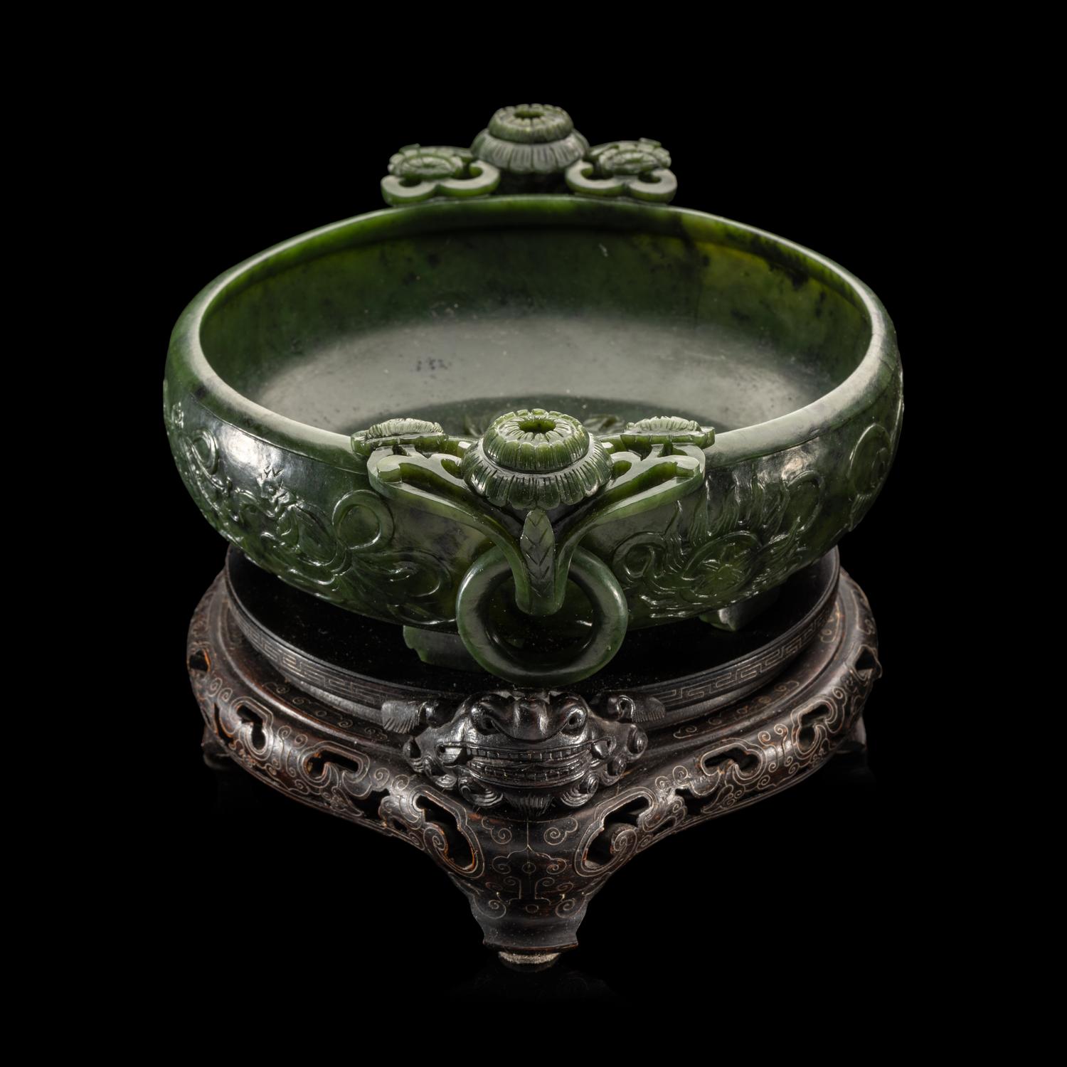 A Chinese Carved Spinach Jade Marriage Bowl, Late Qing/Republic Period 晚清/民國 碧玉雙魚活環洗