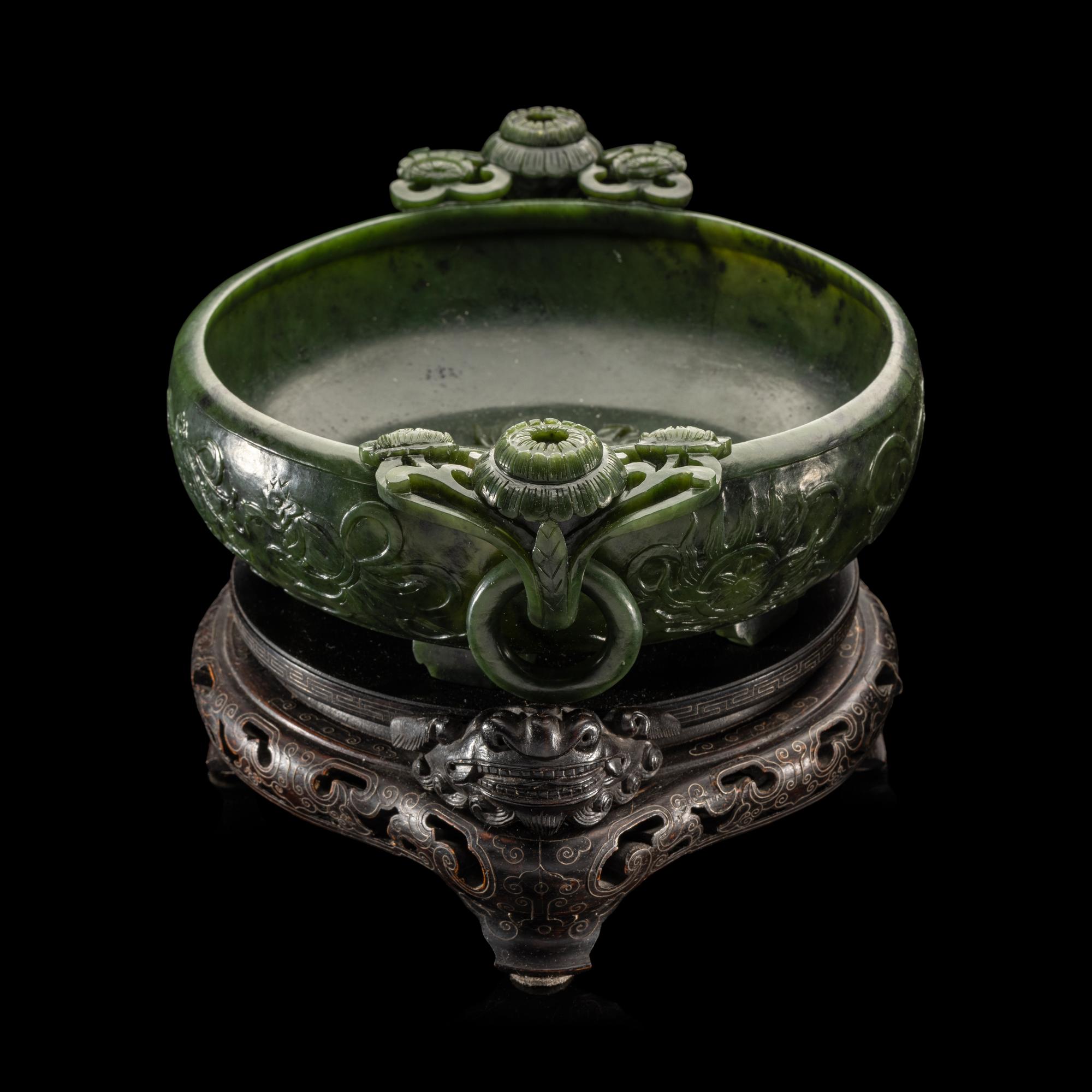 A Chinese Carved Spinach Jade Marriage Bowl, Late Qing/Republic Period 晚清/民國 碧玉雙魚活環洗