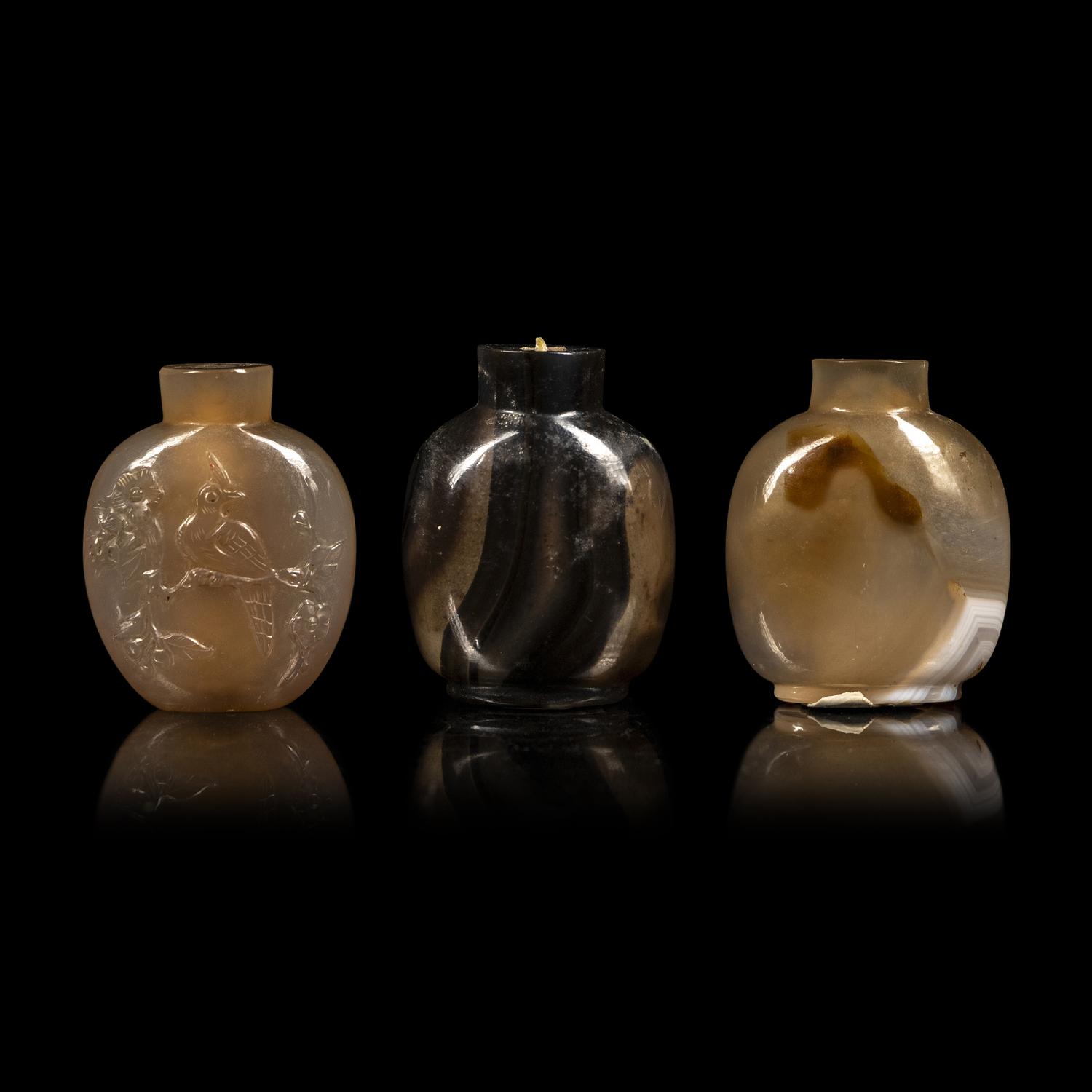 Three Chinese Agate Snuff Bottles, 20th Century 近代 瑪瑙鼻烟壺三支