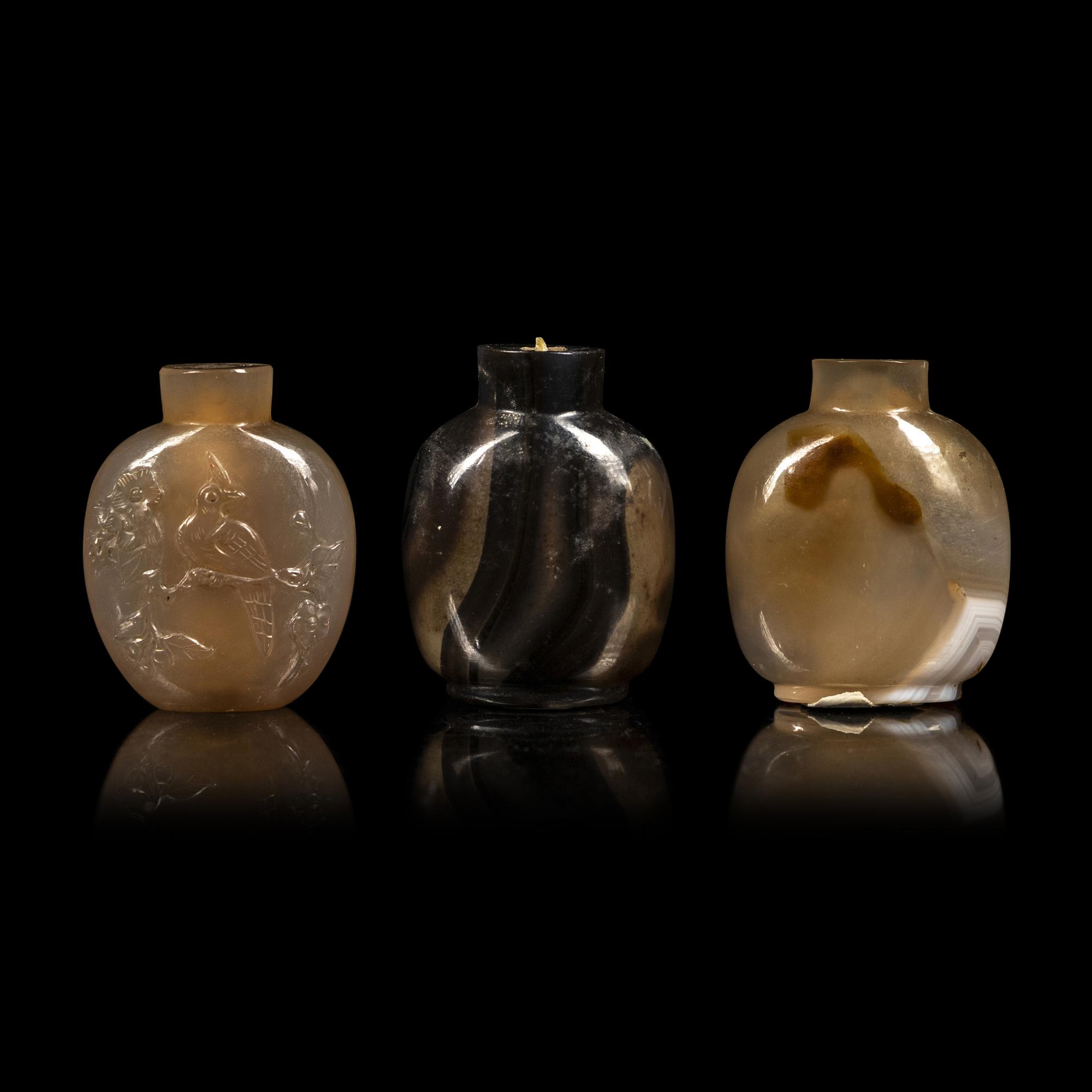Three Chinese Agate Snuff Bottles, 20th Century 近代 瑪瑙鼻烟壺三支
