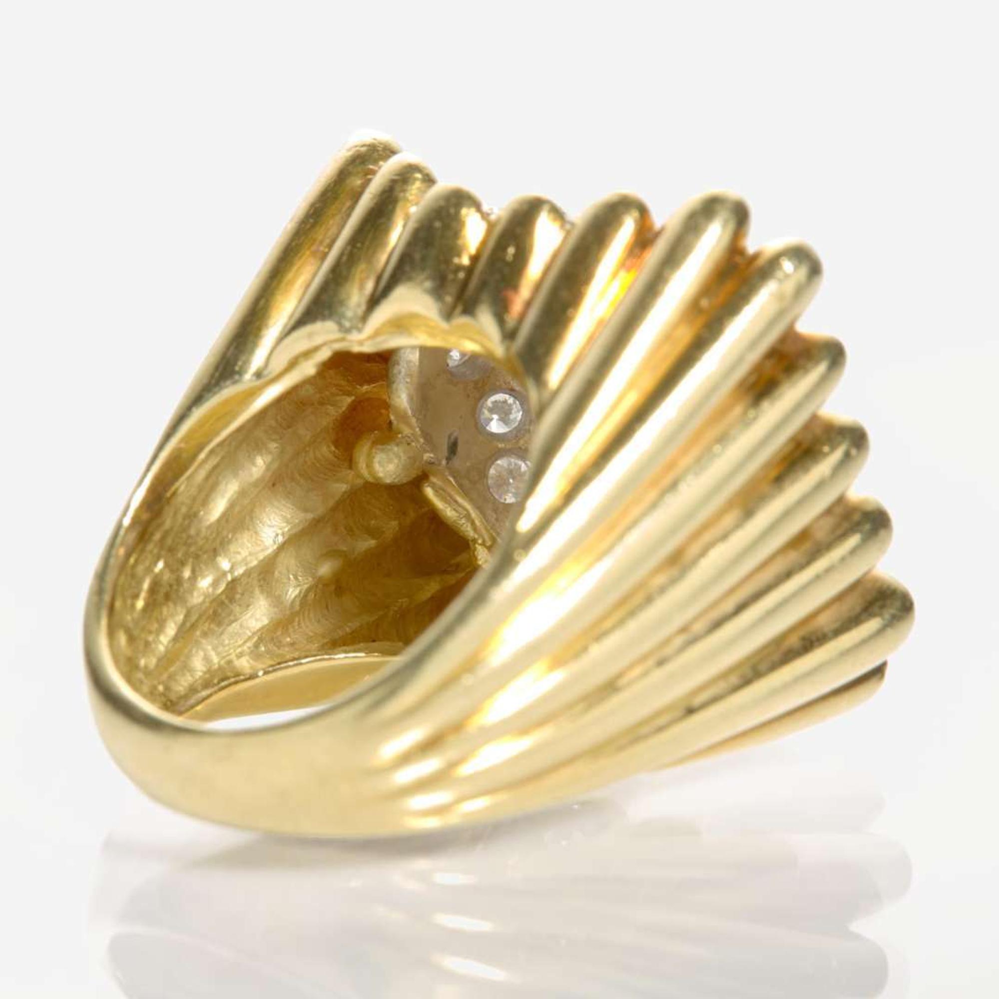 An 18K Yellow Gold and Pavé Diamond Ring