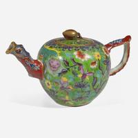 Seven assorted Chinese export porcelain clobbered small teapots and teawares 外銷瓷茶具一組七件 18th century ????