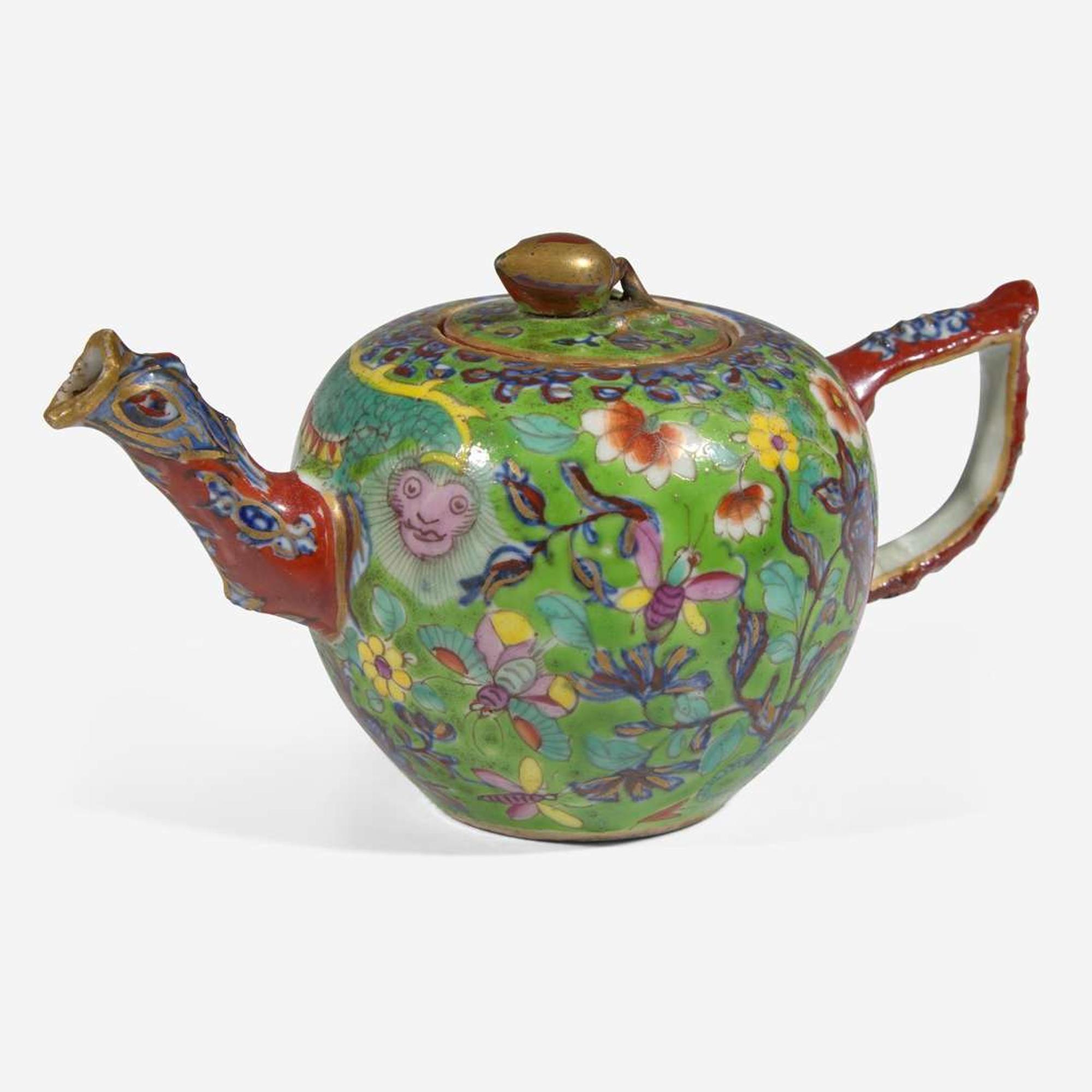 Seven assorted Chinese export porcelain clobbered small teapots and teawares 外銷瓷茶具一組七件 18th century ????