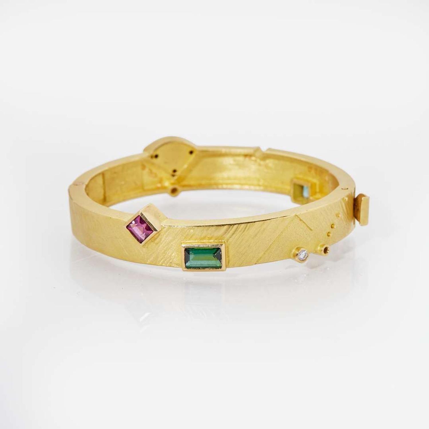A Dan Alsberg 18K Yellow Gold and Gemstone Bangle
