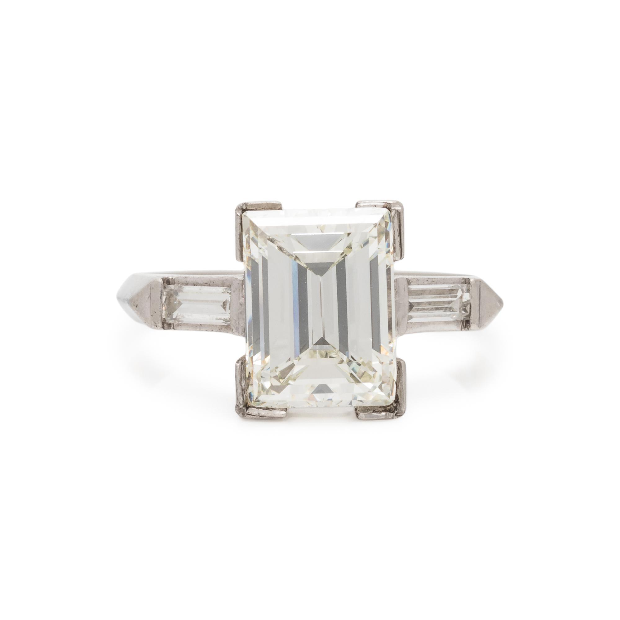 DIAMOND RING