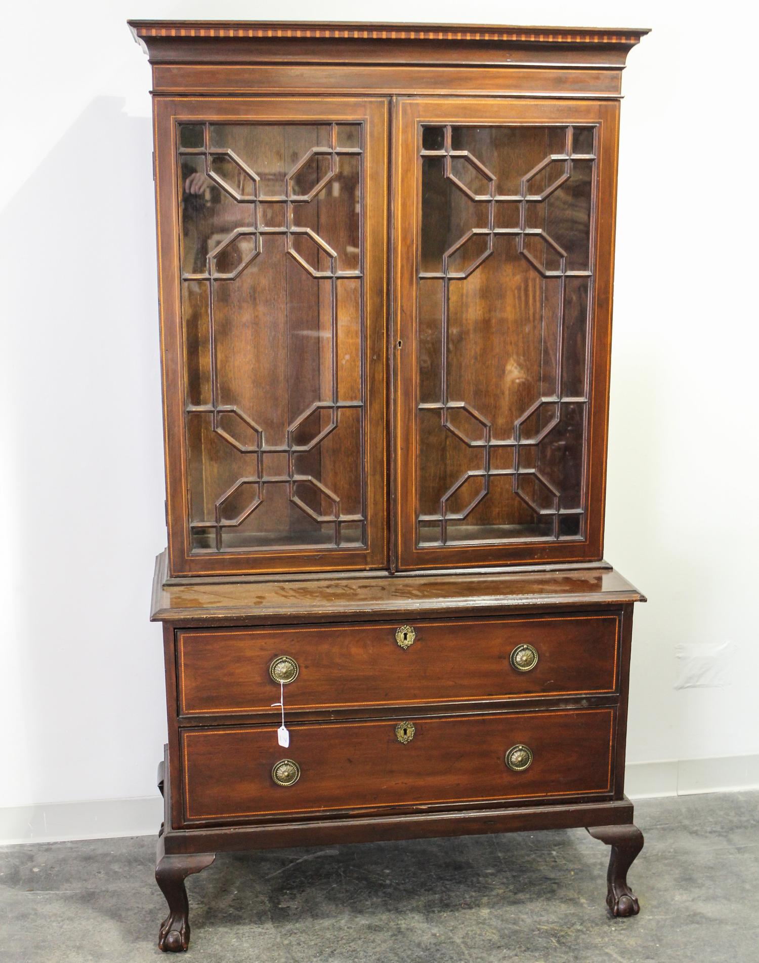 A Chippendale Style Walnut Three Part Bookcase Height 74 x width 40 1/2 x depth 19 inches. — EARLY 20TH CENTURY