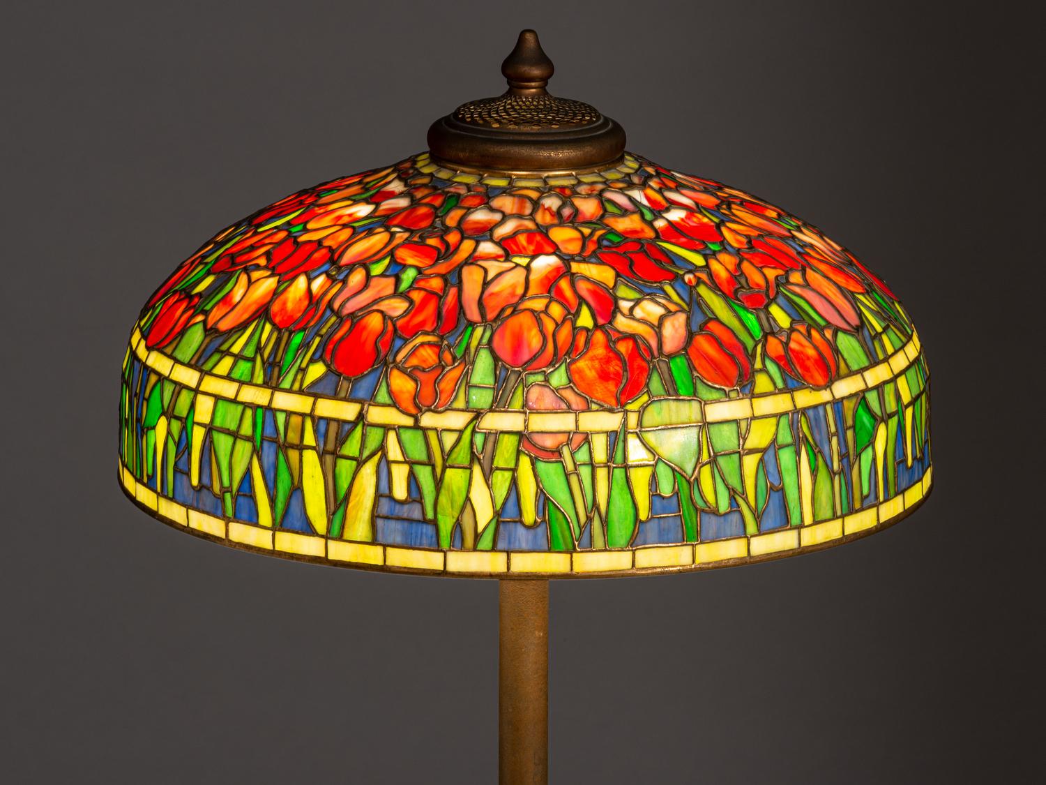 Tulip Floor Lamp with Piano Base